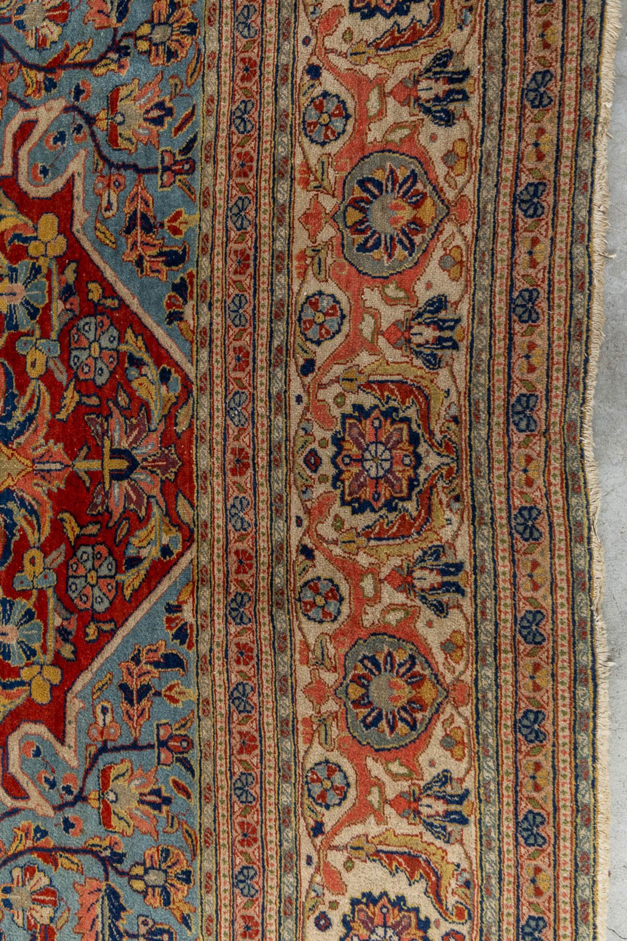An Oriental hand-made carpet, Ghoum. (L:264 x W:353 cm) - Bild 4 aus 9