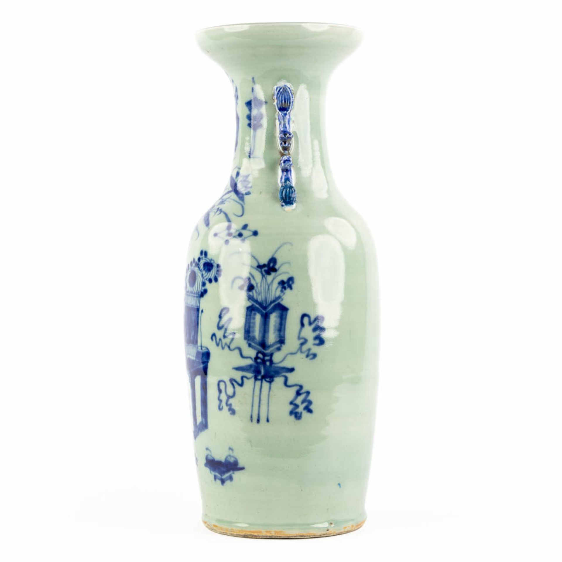 A Chinese celadon vase, decorated with flowers. 19th C. (H:56 x D:22 cm) - Image 6 of 12