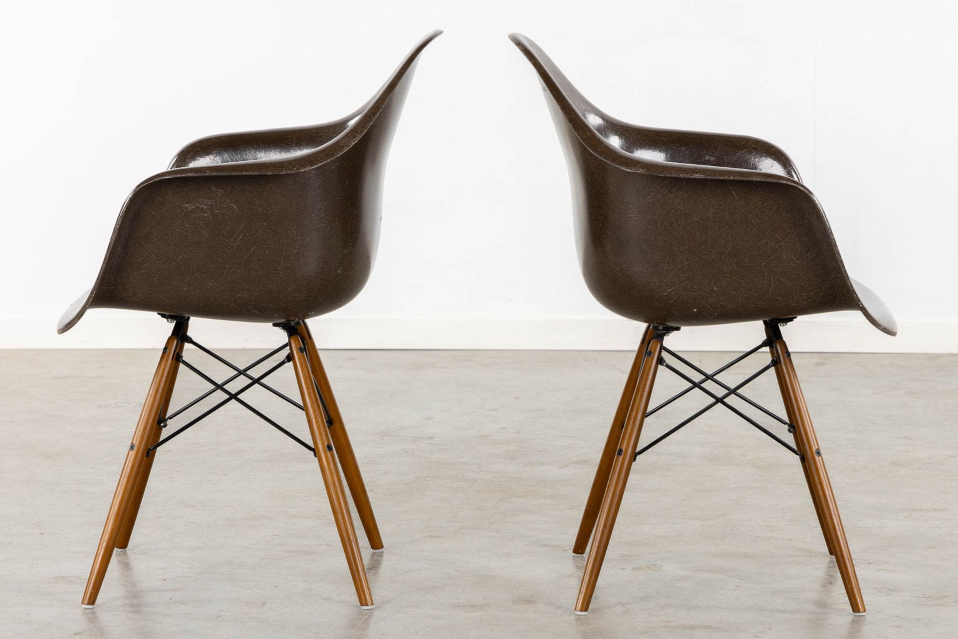 Charles &amp; Ray EAMES (XX-XXI) 'Eames Fibreglass Armchair DAW'. Herman Miller. (L:57 x W:65 x H:85 - Image 4 of 14