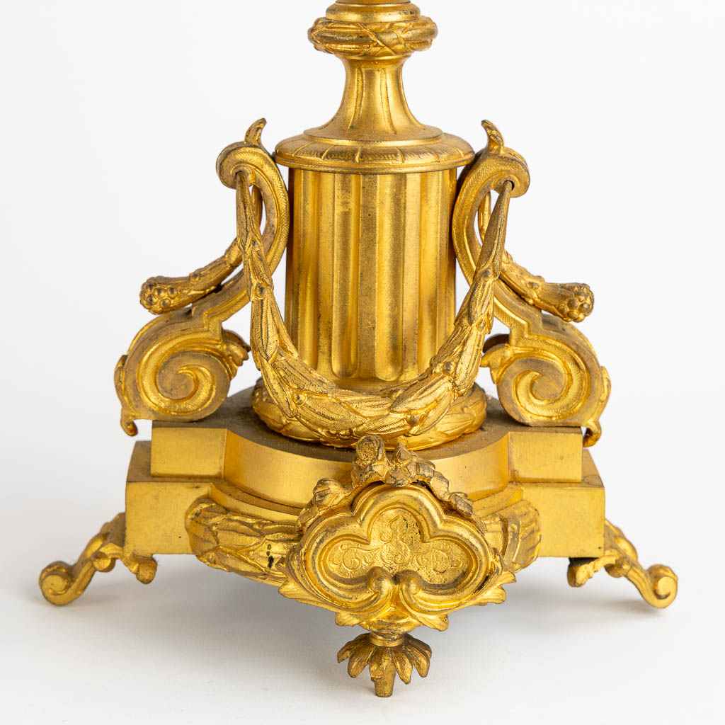 A three-piece mantle garniture clock and candelabra, gilt bronze. 19th C. (L:20 x W:32 x H:43 cm) - Image 9 of 13