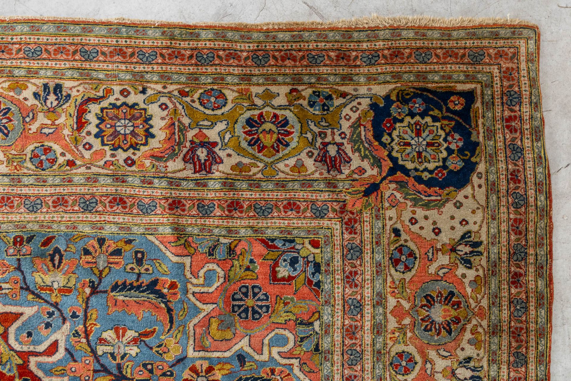 An Oriental hand-made carpet, Ghoum. (L:264 x W:353 cm) - Bild 8 aus 9