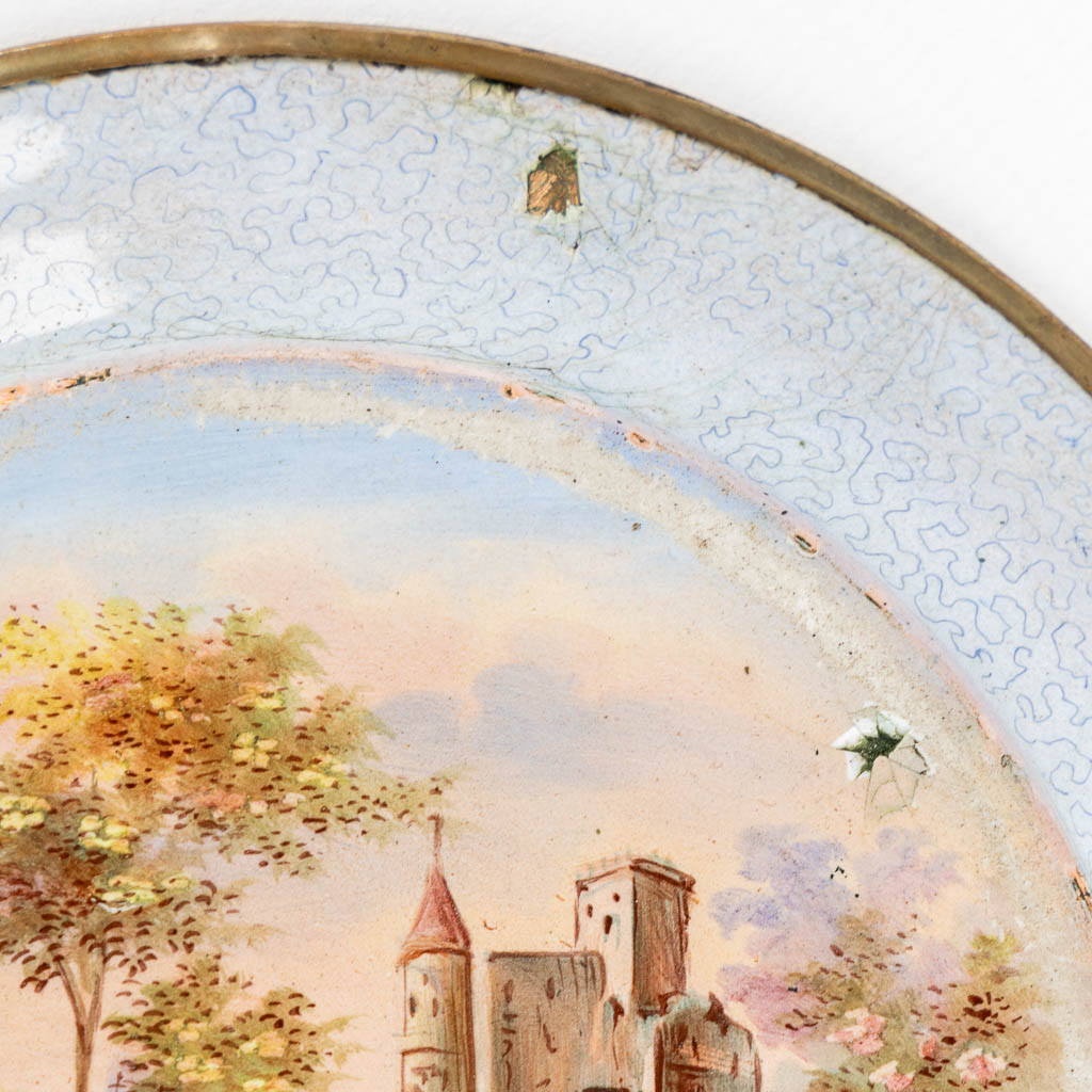 A finely painted plate, enamel on copper with a hand-painted decor. (D:13,3 cm) - Image 11 of 12