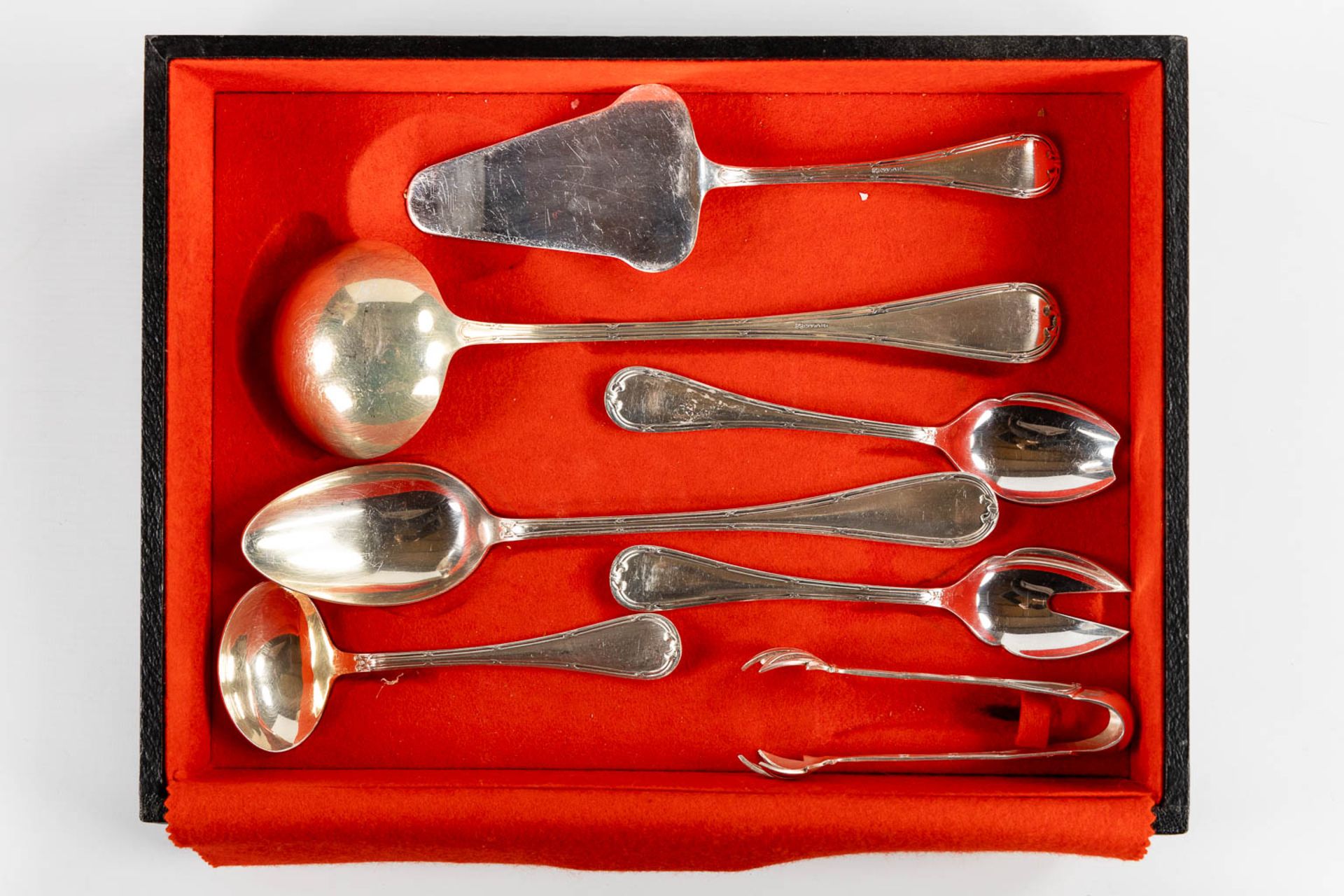 A large collection of silver-plated cutlery, added 12 Delheid silver ice spoons, 309g.  - Bild 11 aus 16