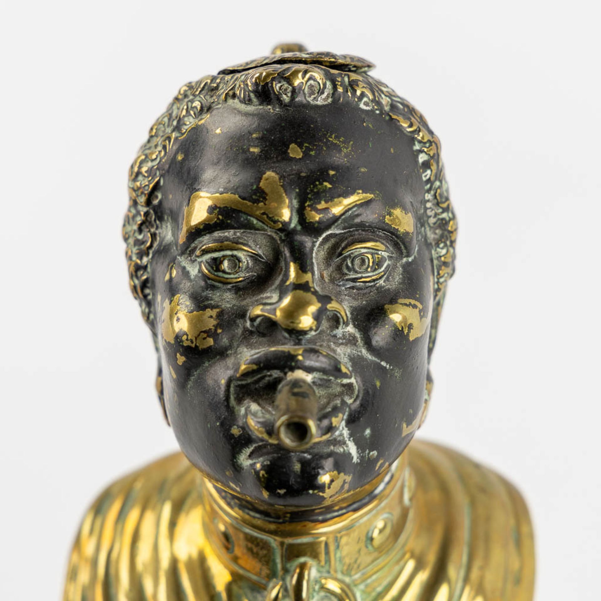An antique Cigarette or Cigar lighter, polished bronze in the shape of a Blackamoor. 19th/20th C. (L - Bild 11 aus 11
