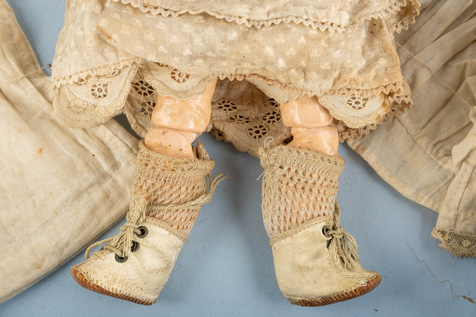 ABG Alt Beck en Gottschalk, model 1367, a vintage doll with clothes. (H:33 cm) - Image 8 of 11