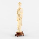 Figurine of a Beauty with mirror, sculptured ivory, China. (L:2,5 x W:4 x H:18 cm)