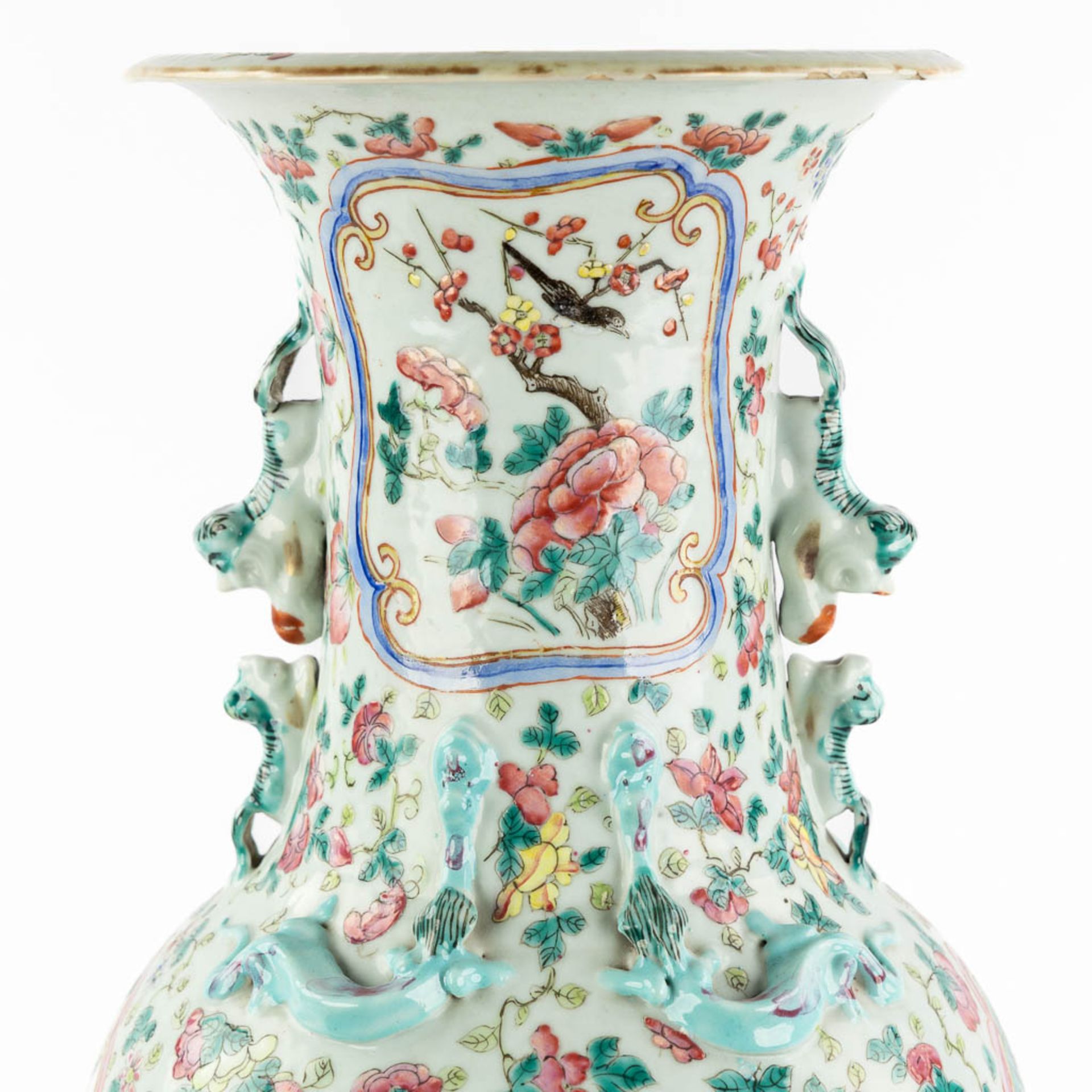 A Chinese Famille Rose vase decorated with fauna and flora. (H:60 x D:24 cm) - Image 9 of 15