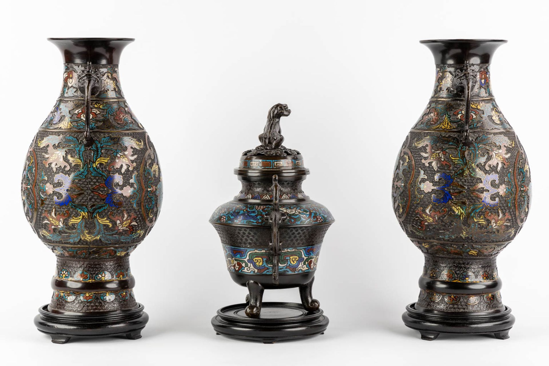 A pair of vases, added an insence burner, bronze with champslevé decor. Circa 1900. (H:45 x D:23 cm) - Image 4 of 15