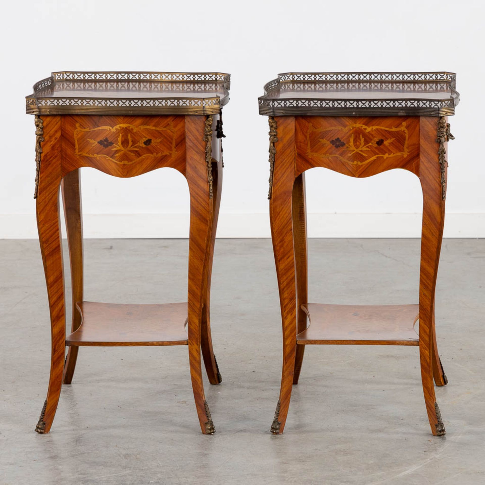 A pair of side tables, marquetry inlay and mounted with bronze. (L:37 x W:51 x H:65 cm) - Bild 7 aus 13