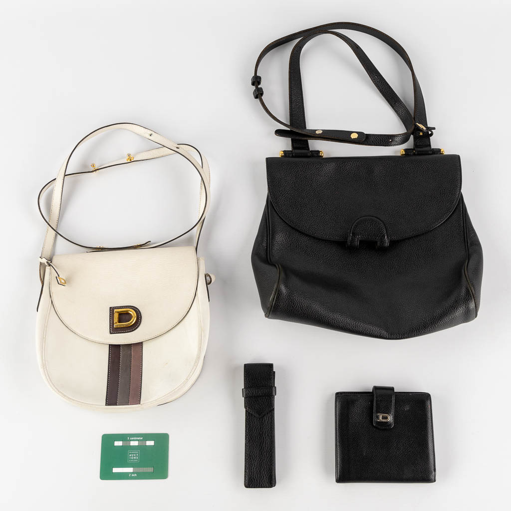 Delvaux, two handbags, a wallet and pen holder. (W:30 x H:25 cm) - Image 2 of 20