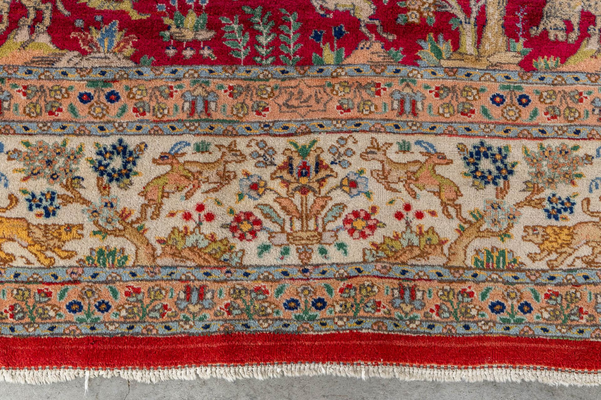 A large Oriental hand made carpet, hunting scènes, Tabriz. (L:329 x W:252 cm) - Bild 5 aus 16