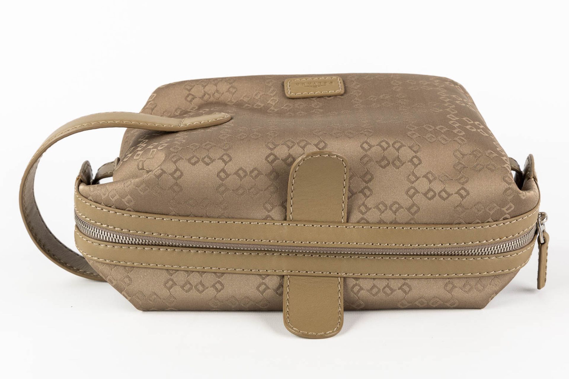 Delvaux, a handbag, added 'Airess', a toilet bag. (W:34 x H:29 cm) - Bild 9 aus 23