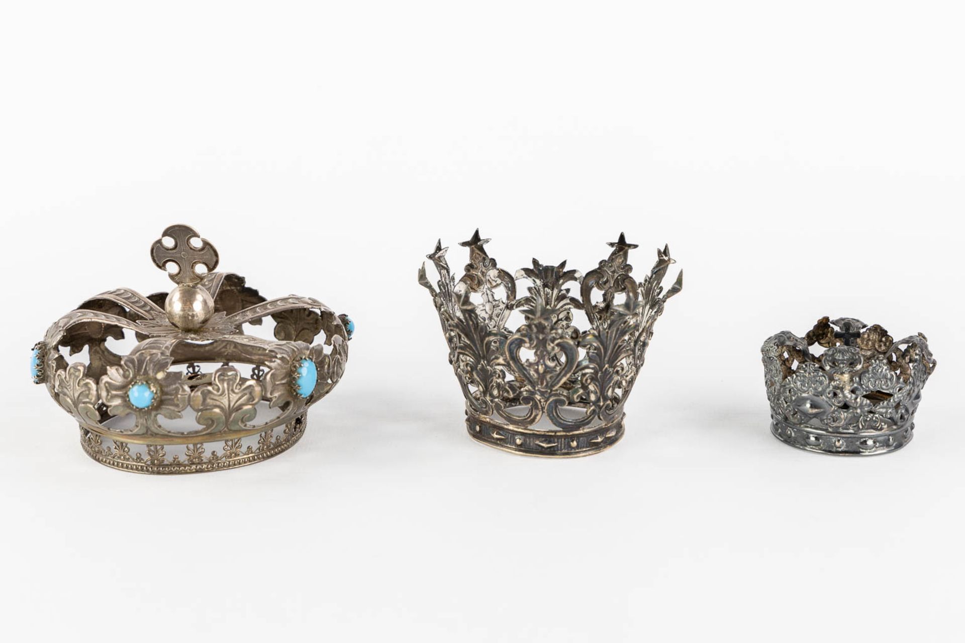 4 silver crowns and a sceptre, added a fabric crown. 211g. (L:33,5 cm) - Image 5 of 8