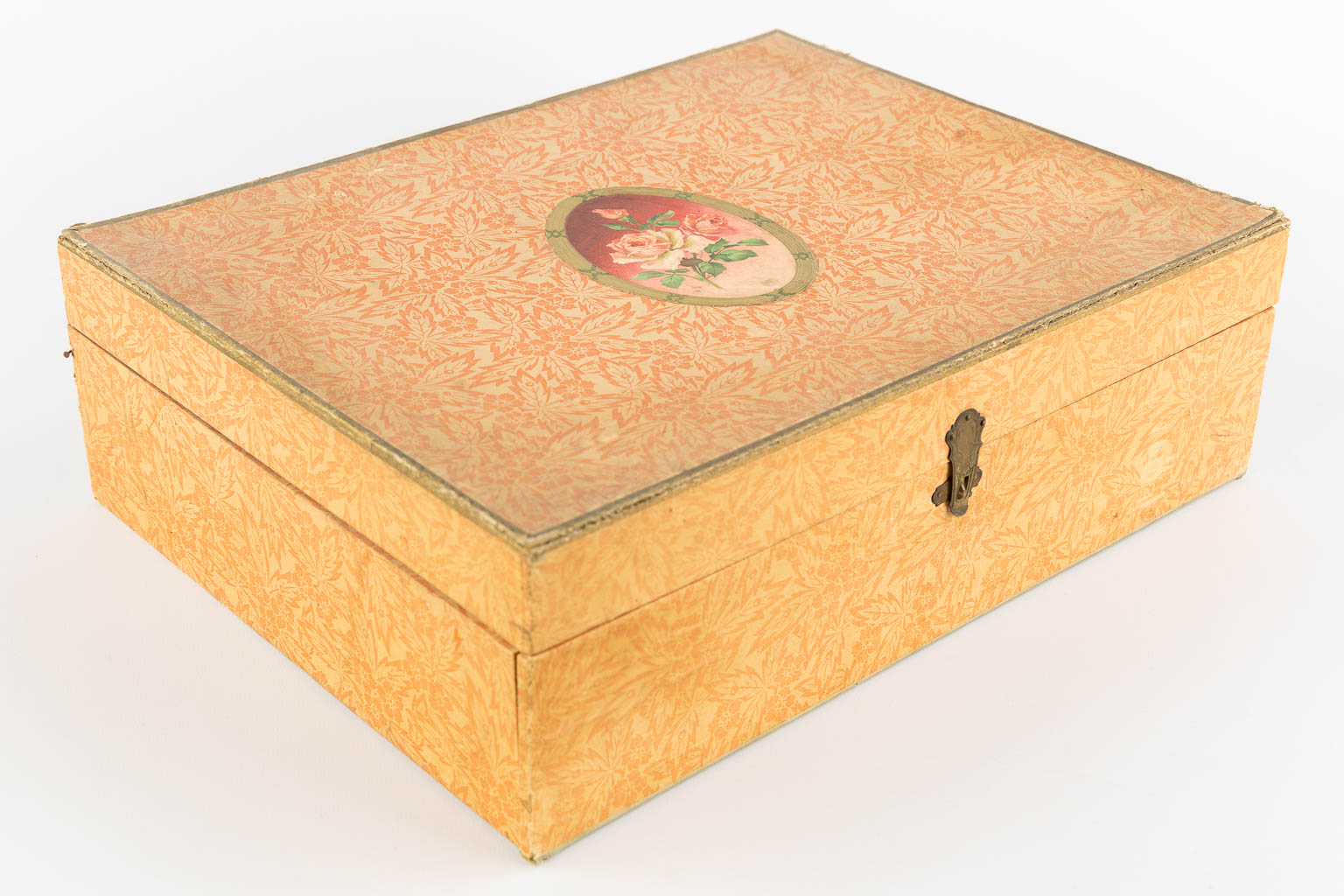 A children's porcelain service and flatware, 'Dinette', in the original box. (L:28 x W:36 x H:12 cm) - Image 10 of 10
