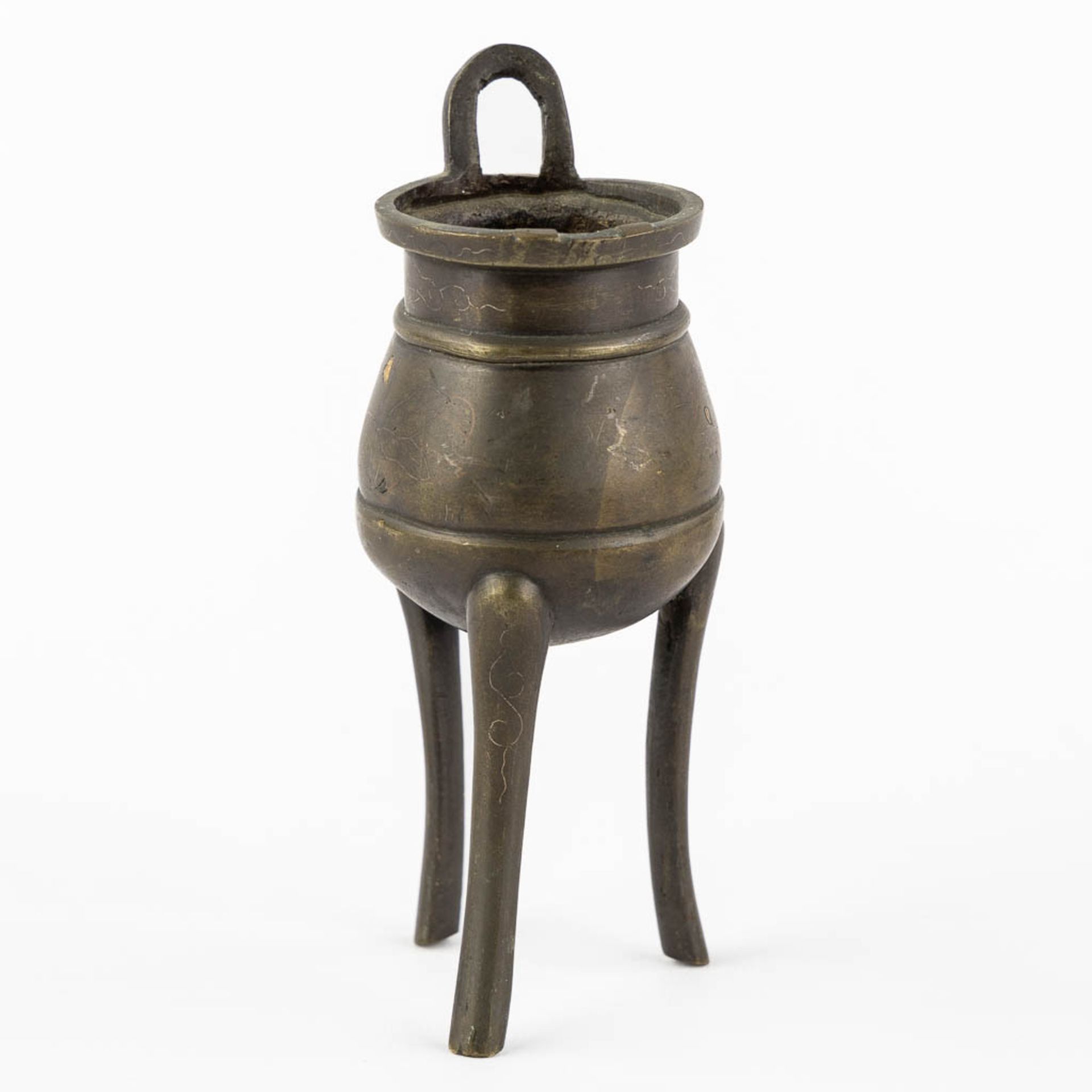 A Chinese insence burner, vase and a lucky coin. Bronze. (H:19 x D:5 cm) - Image 11 of 19