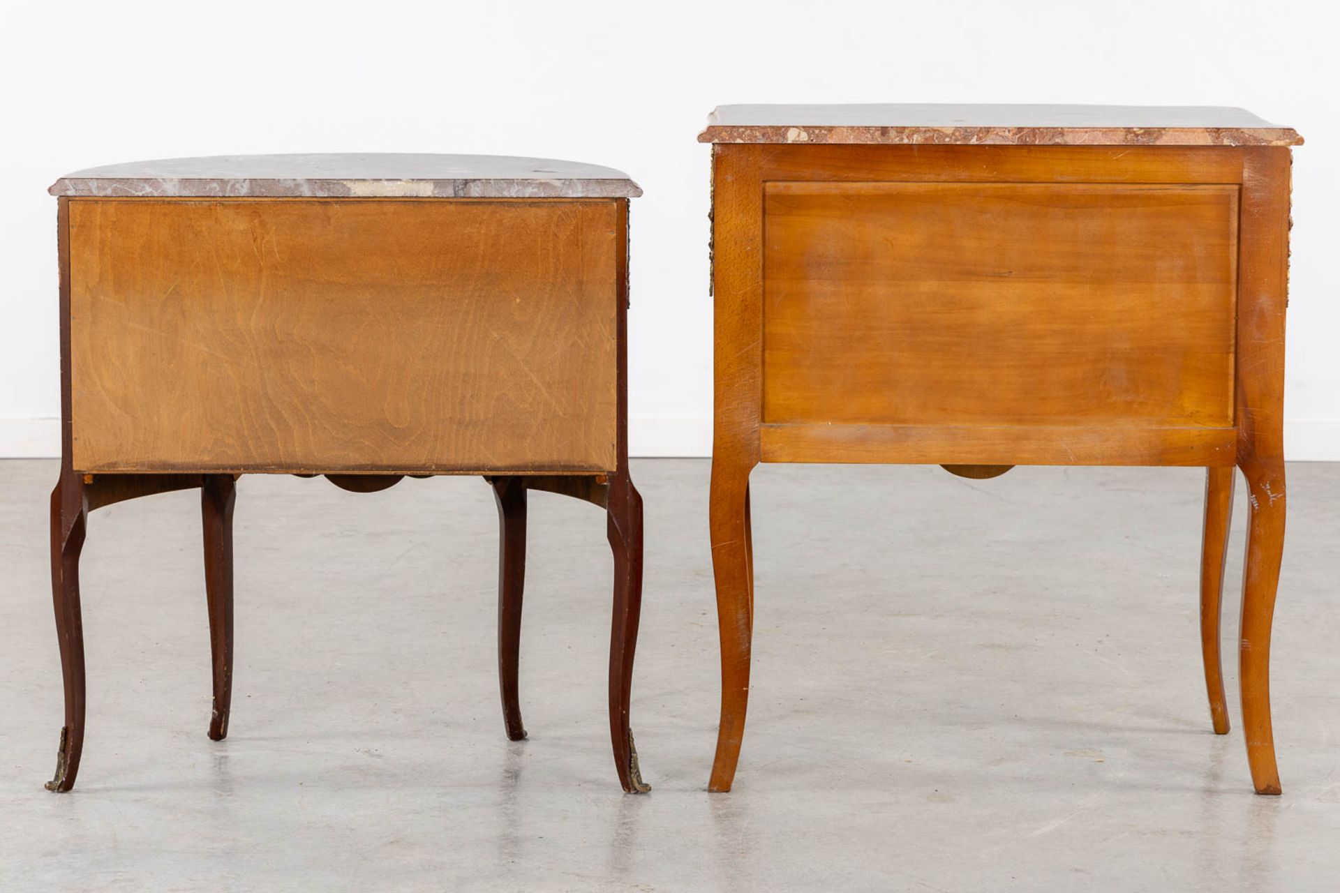 Two small cabinets with drawers, marquetry inlay and a marble top. 20th C. (L:39 x W:70 x H:80 cm) - Bild 6 aus 11