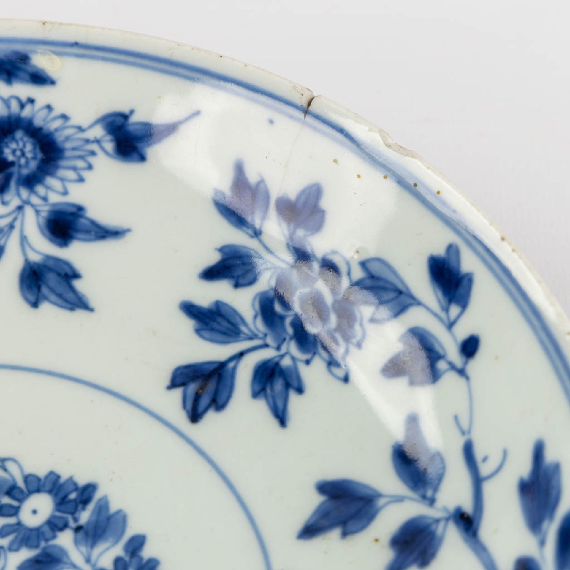Fifteen Chinese cups, saucers and plates, blue white and Famille Roze. (D:23,4 cm) - Image 8 of 15