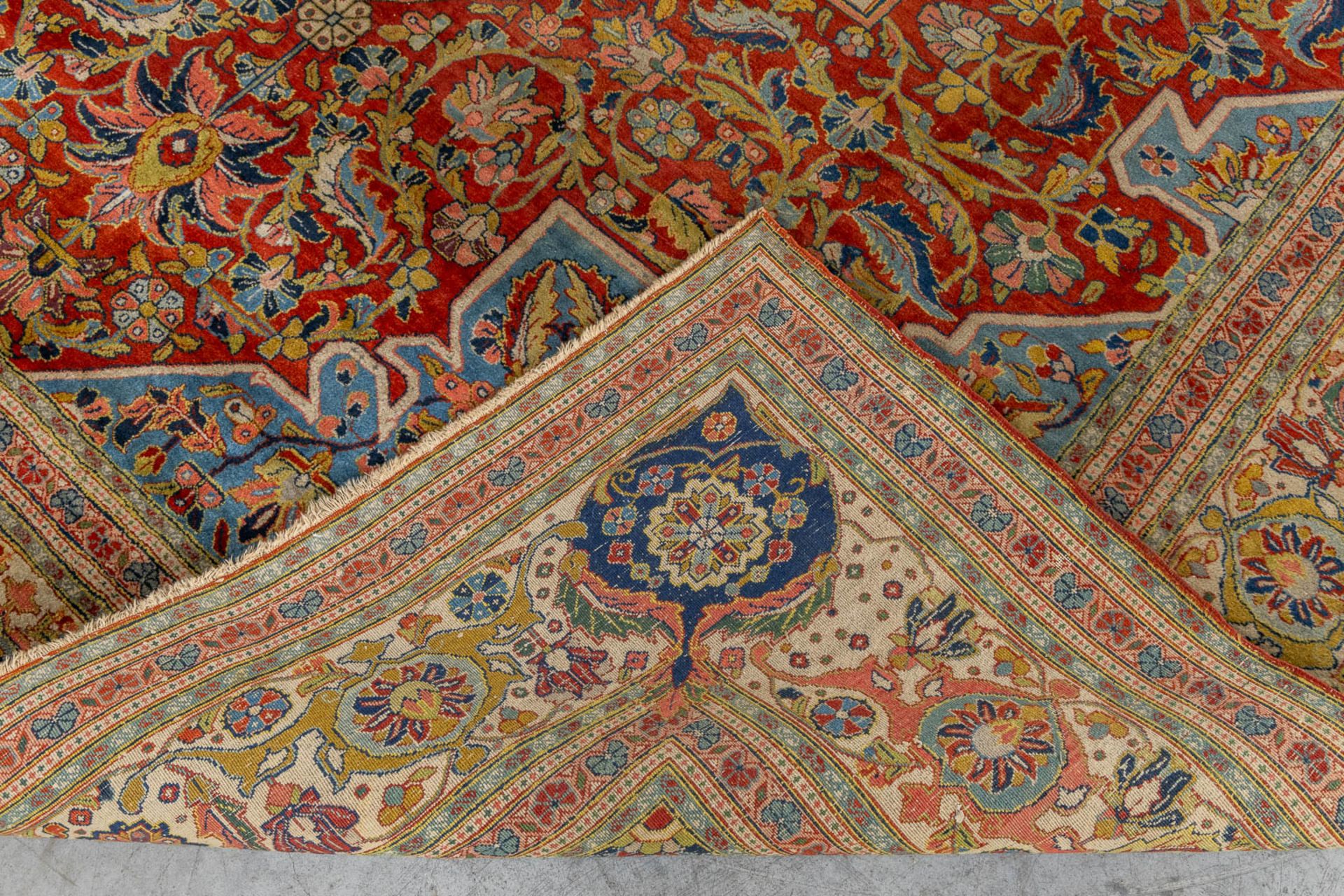 An Oriental hand-made carpet, Ghoum. (L:264 x W:353 cm) - Bild 9 aus 9