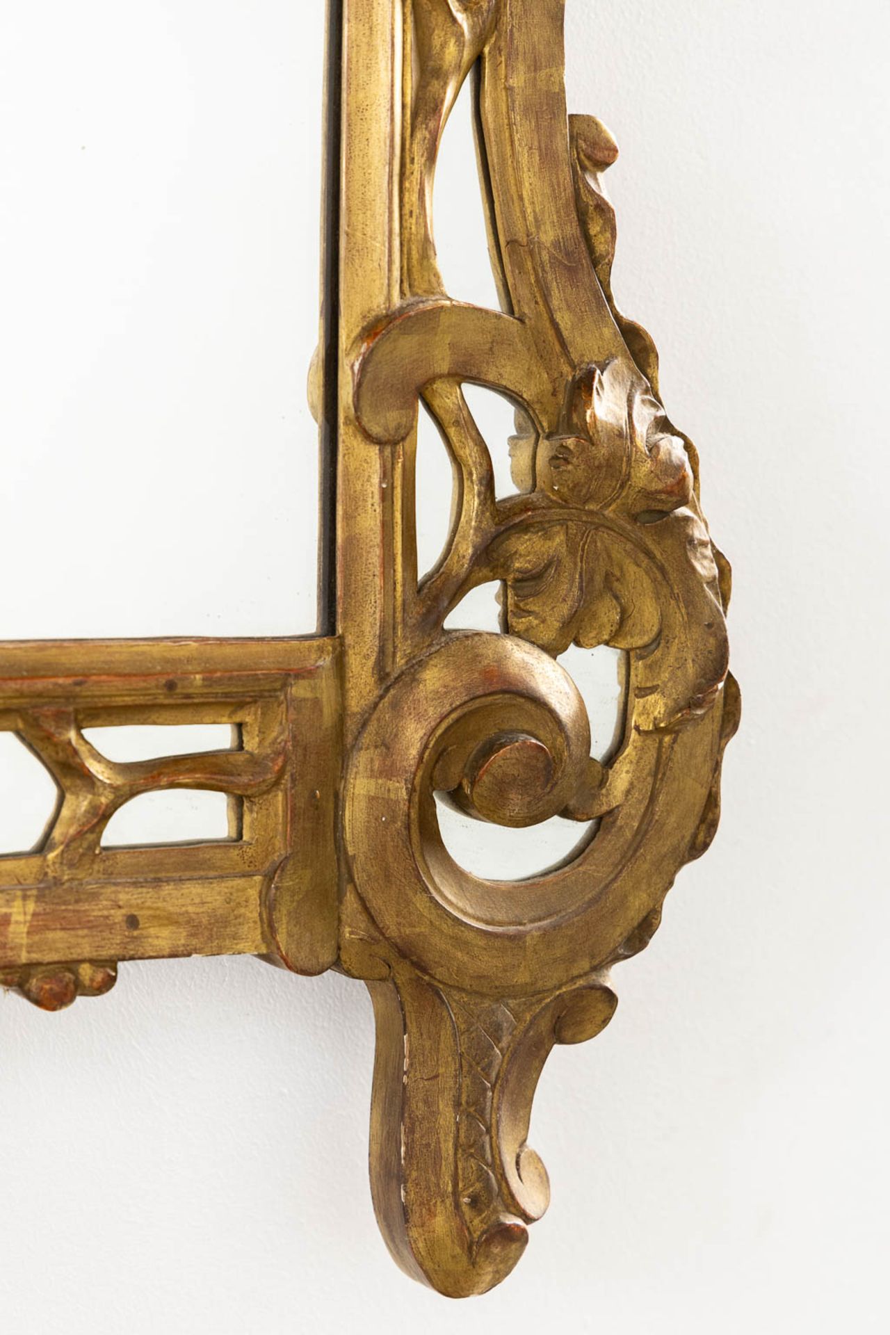 An antique, wood-sculptured and gilt mirror, France, 20th C. (W:74 x H:130 cm) - Bild 5 aus 7