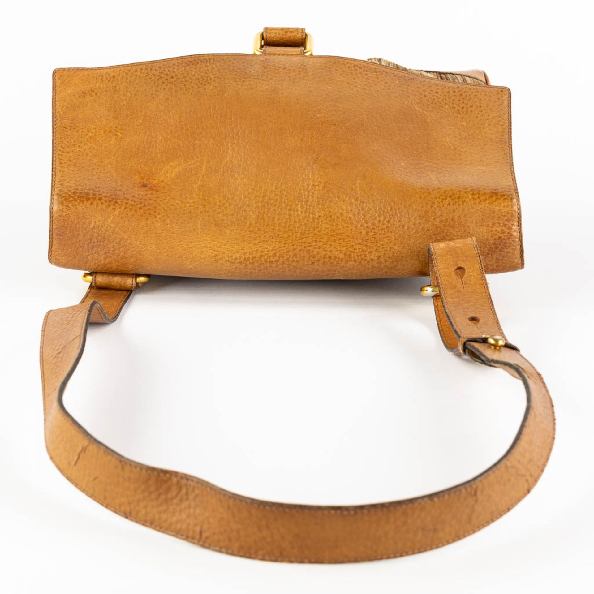 Delvaux, a handbag, added 'Airess', a toilet bag. (W:34 x H:29 cm) - Bild 20 aus 23