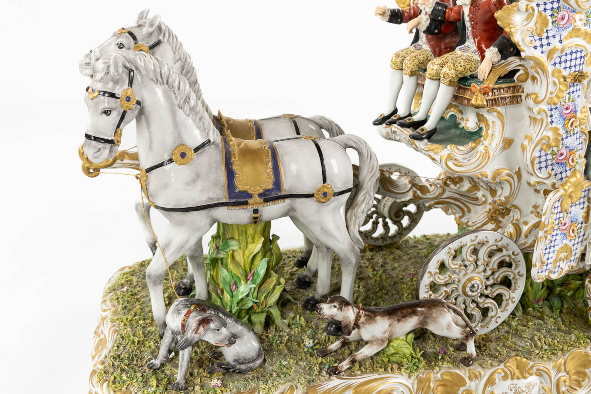 Capodimonte, an exceptionally large horse-drawn carriage, polychrome porcelain. (L:90 x W:40 x H:54 - Image 3 of 14