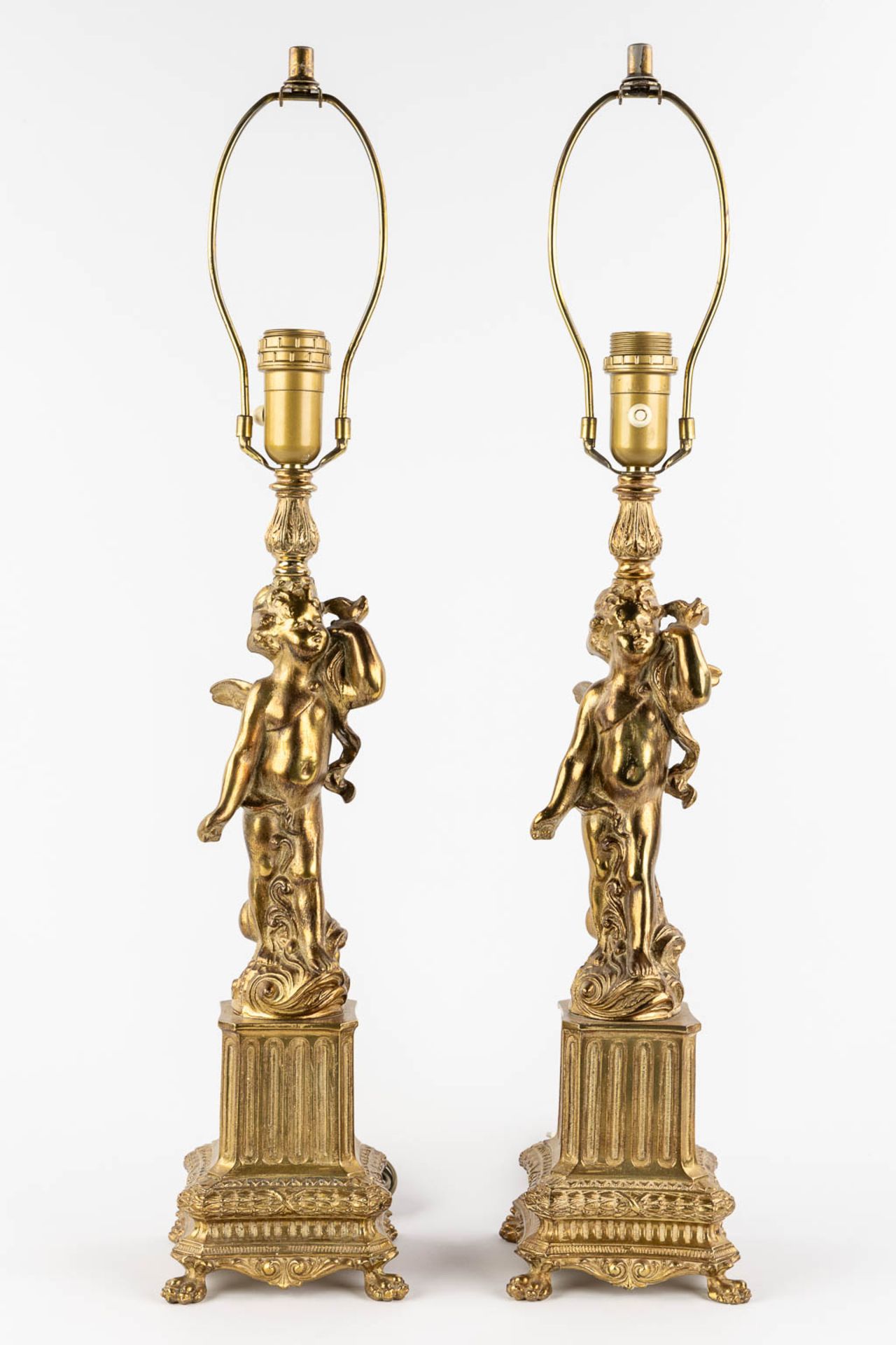 A pair of decorative table lamps, messing. 20th century. (L:15 x W:15 x H:78 cm) - Bild 7 aus 11