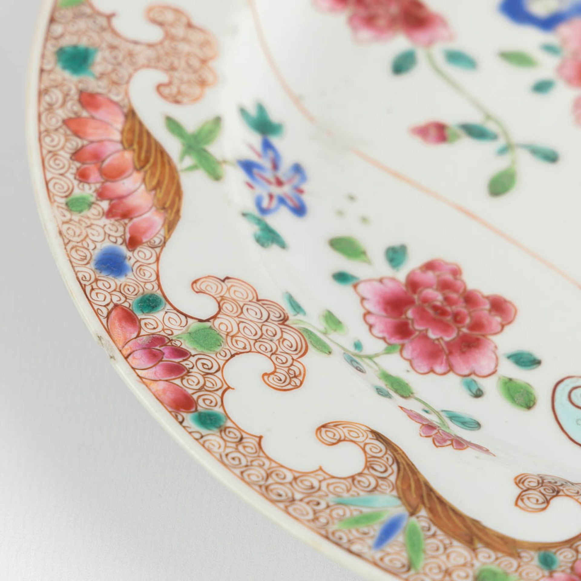 Ten Chinese Famille Rose plates and cups, flower decor. (D:23,5 cm) - Image 8 of 13