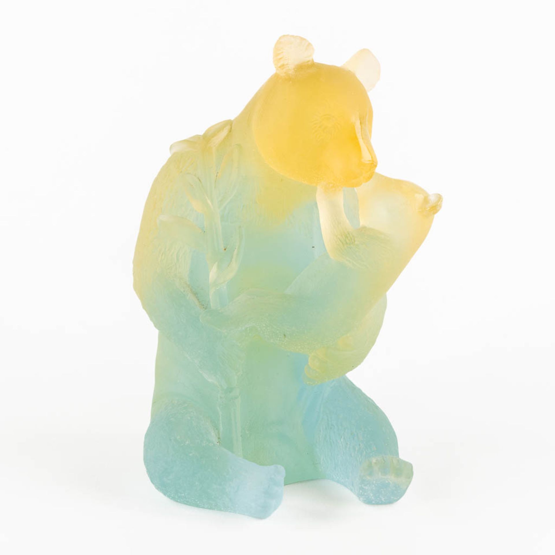 Daum, France 'Bear with a cub' pate de verre glass. (L:12 x W:11,5 x H:15,5 cm)