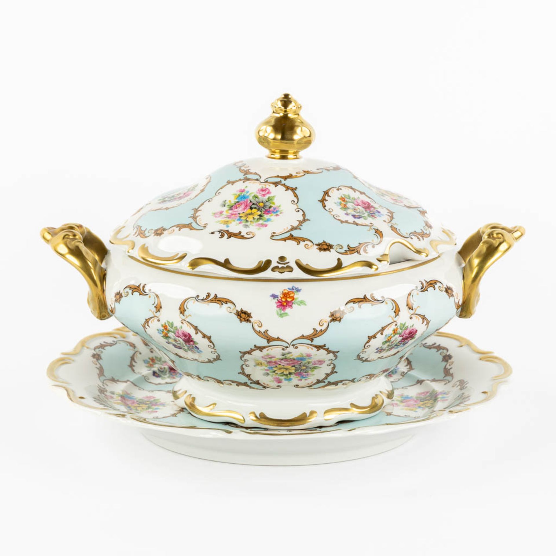 Limoges, a tureen on a large platter. Hand-painted flower decor. (D:31 cm) - Image 5 of 13