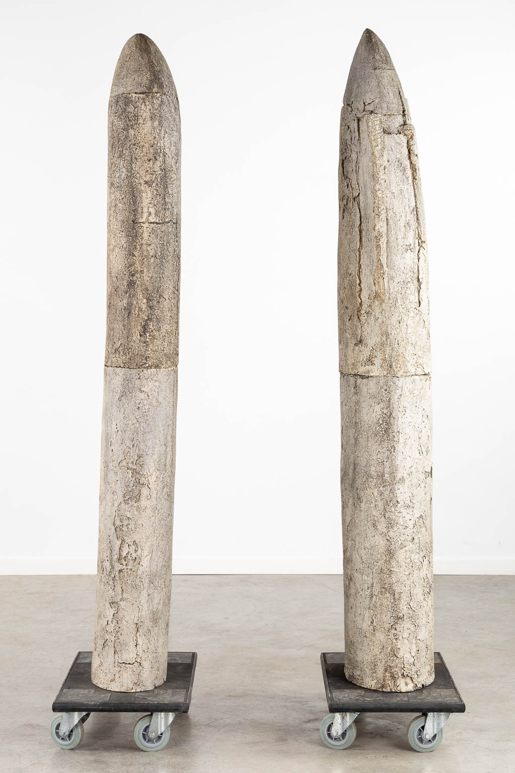 Pia MANU (XX) 'Brutalist Totem (2x)'. (L:25 x W:40 x H:179,5 cm) - Image 9 of 14