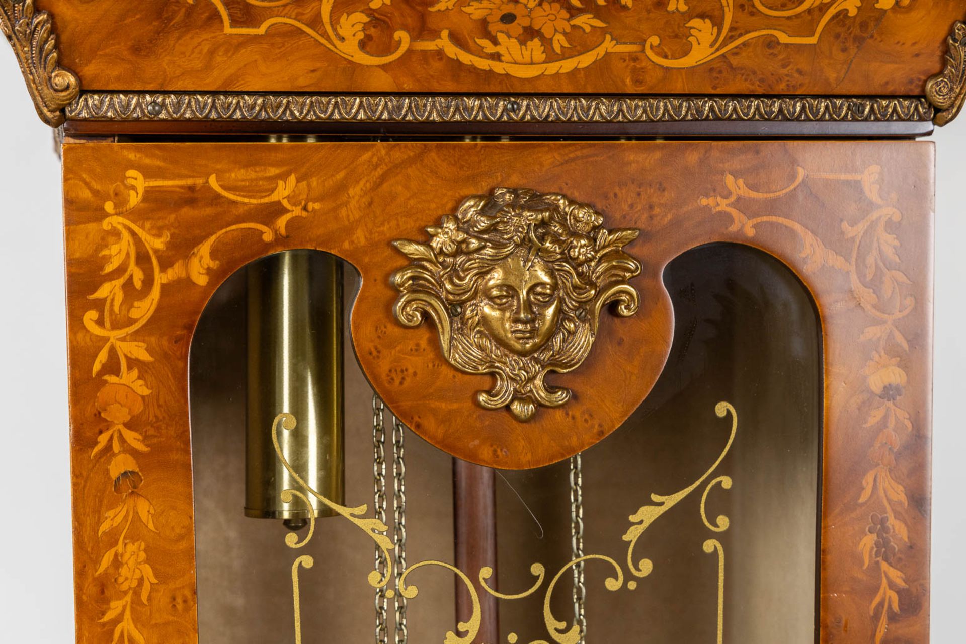 A cartel clock on a pedestal, Westminster movement, marquetry inlay and mounted with bronze. (L:29 x - Bild 11 aus 15