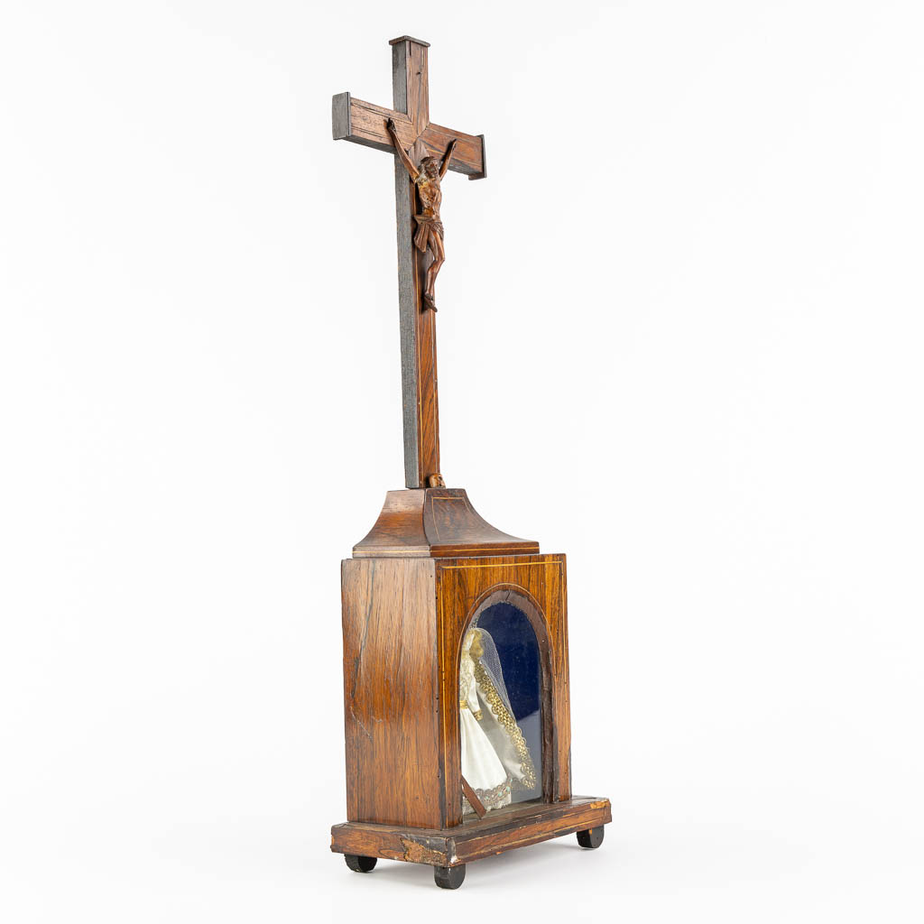 A crucifix with a chapel, mahogany. 19th C. (L:12 x W:24 x H:70 cm) - Image 3 of 11