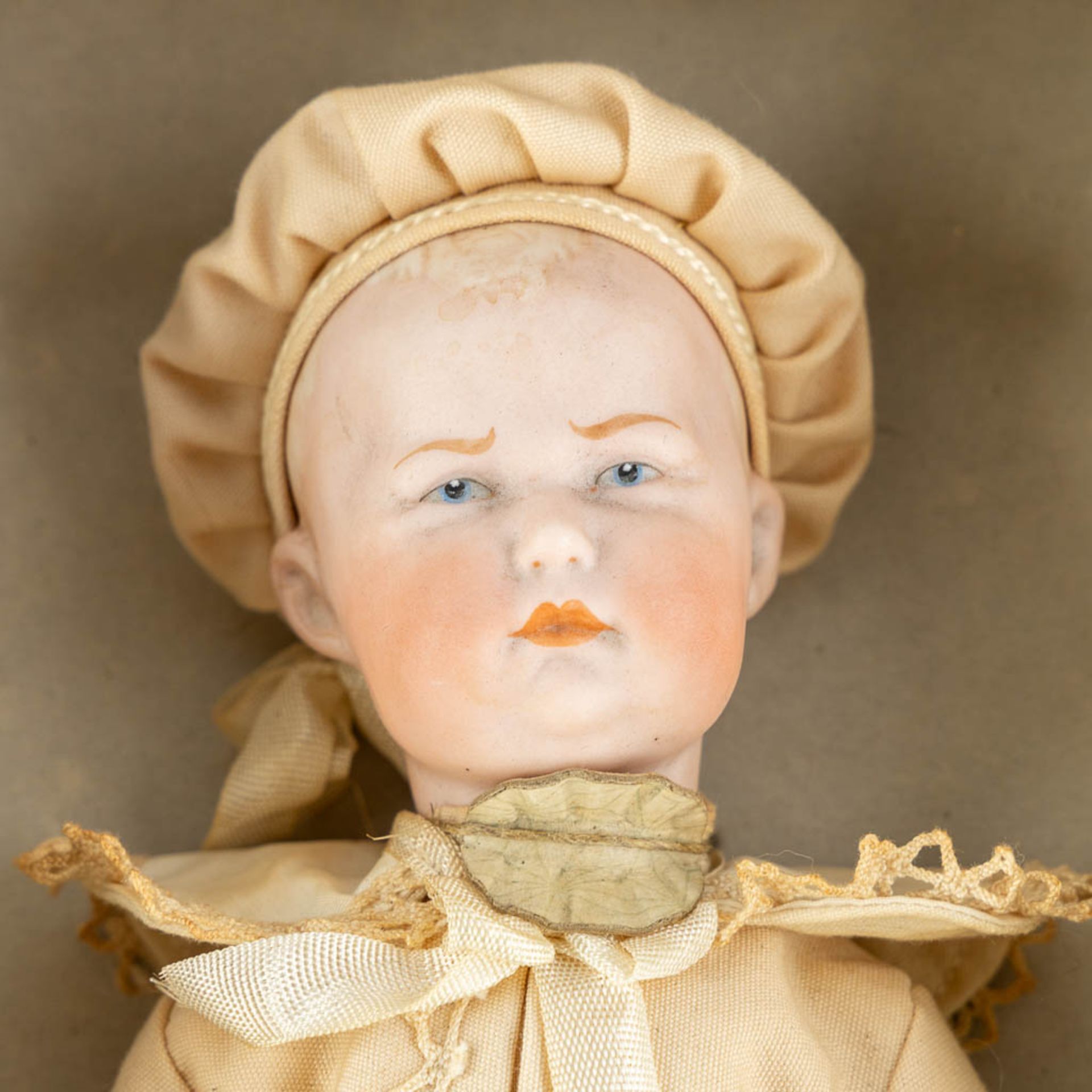 Heubach, Germany, a bisque doll in the original box. (L:7,5 x W:16,5 x H:33,5 cm) - Bild 3 aus 10