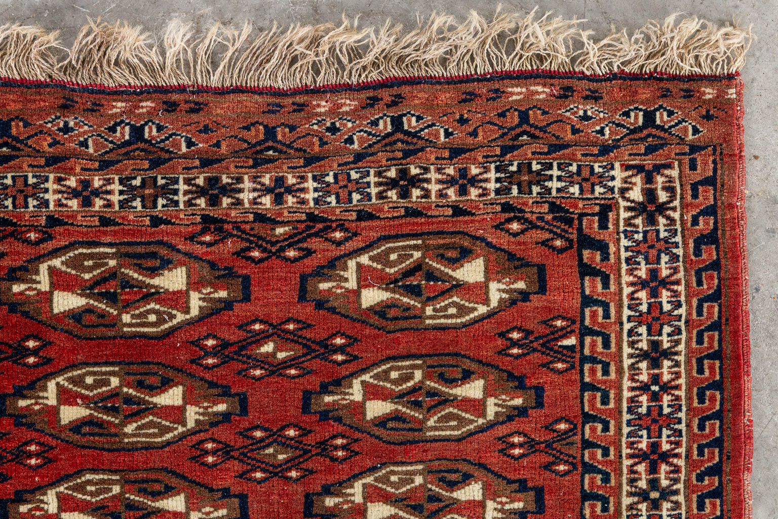 An Oriental hand-made carpet, Turkman Yomut. (L:70 x W:117 cm) - Image 4 of 6