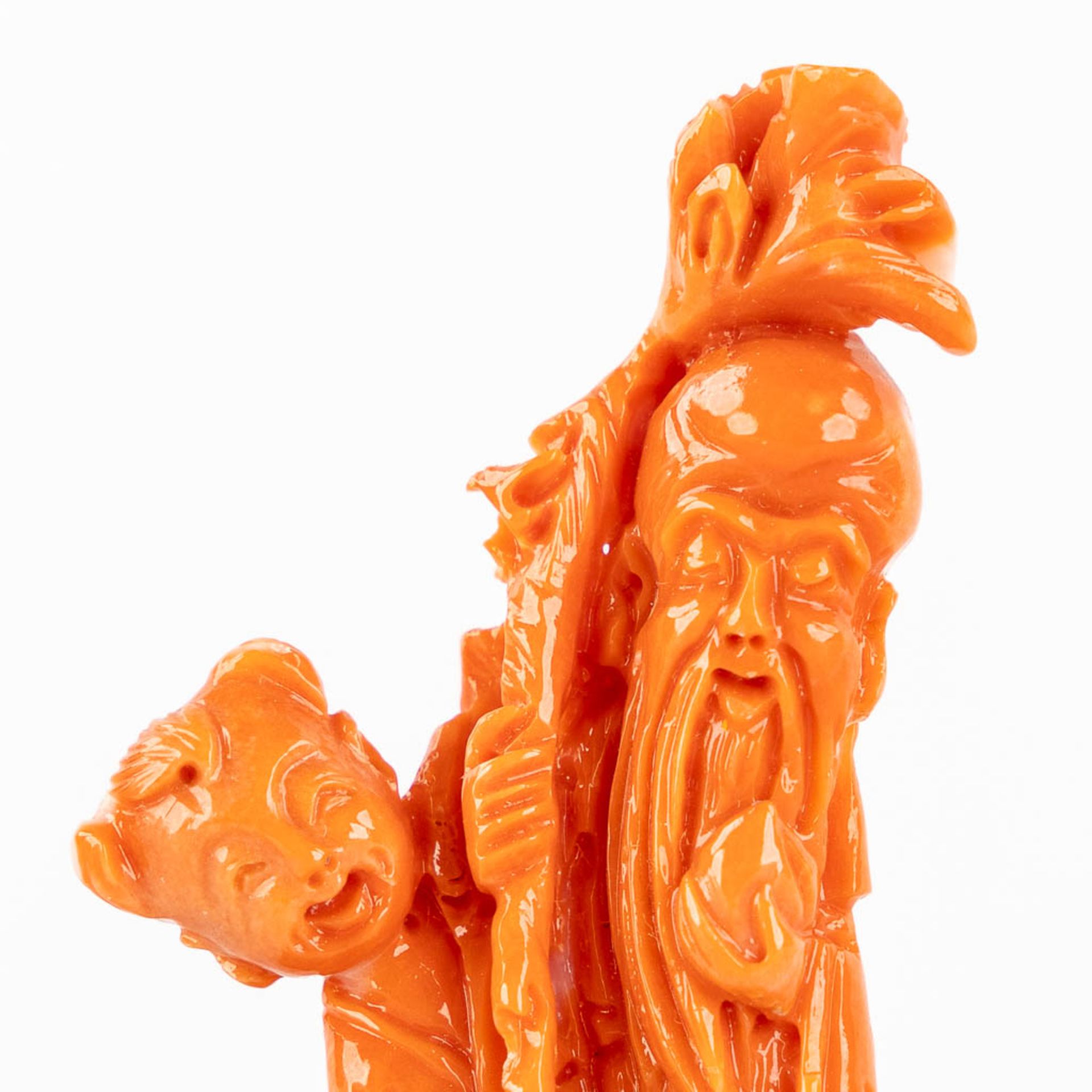 A Chinese coral figurine of Shoulao, 23g. (H:8,5 cm) - Bild 9 aus 9