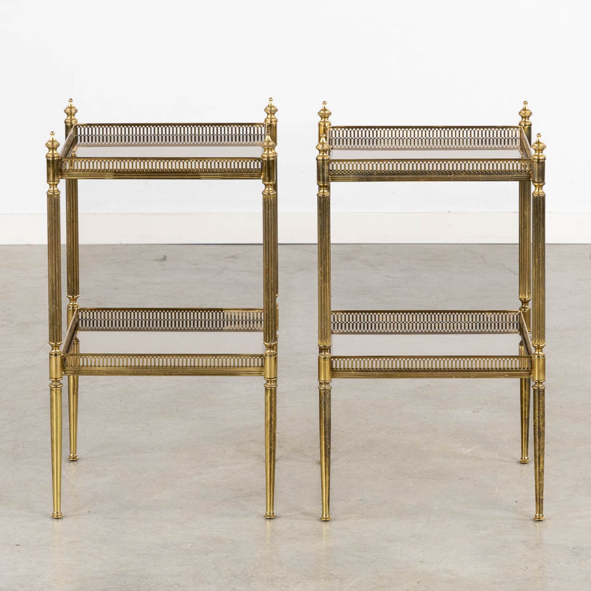 A pair of two-tier side tables in the style of Maison Jansen. (L:34 x W:34 x H:59 cm) - Bild 3 aus 9