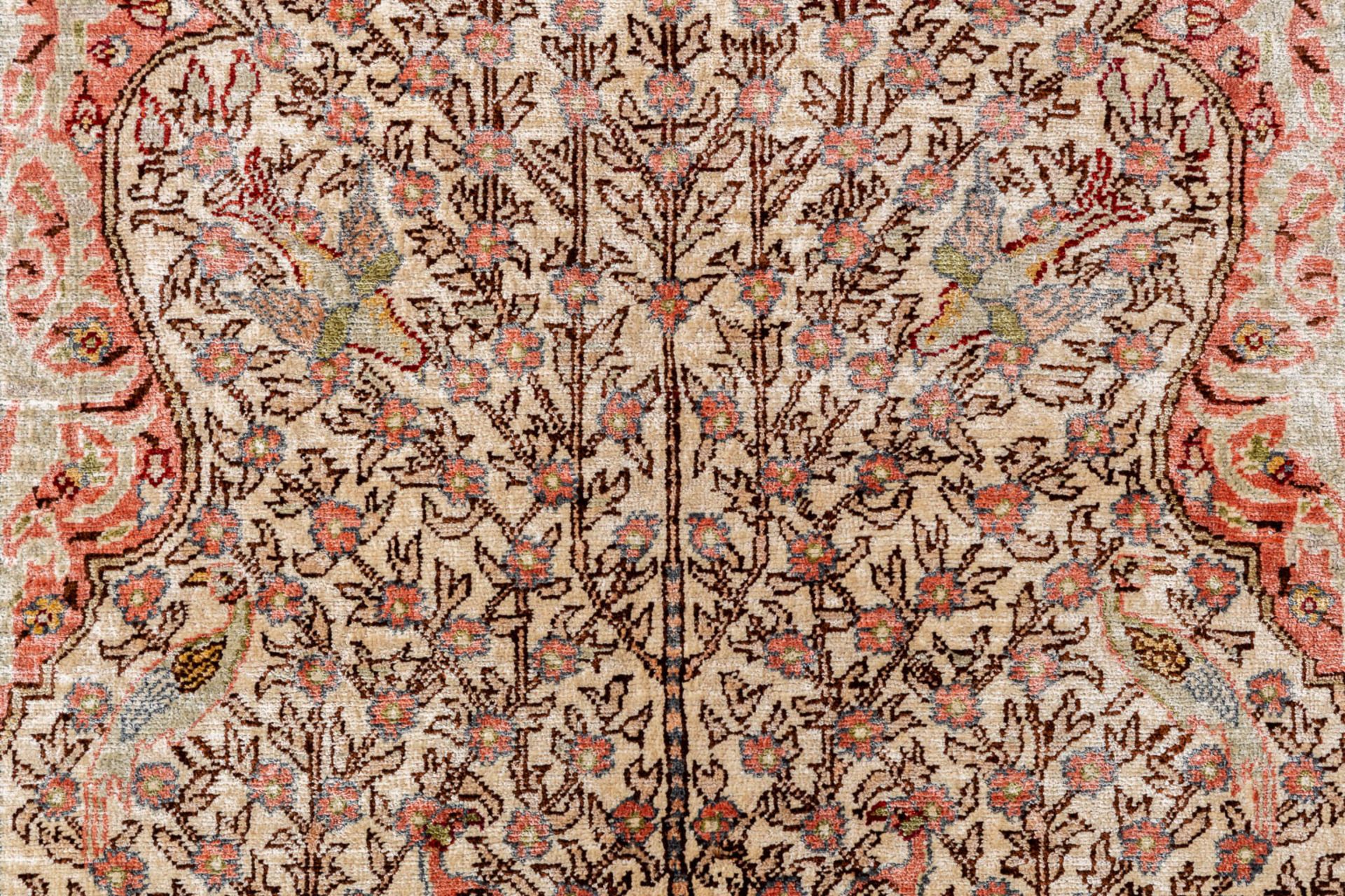 An Oriental hand-made carpet with 'Tree of Life' silk. (L:82 x W:133 cm) - Bild 5 aus 7