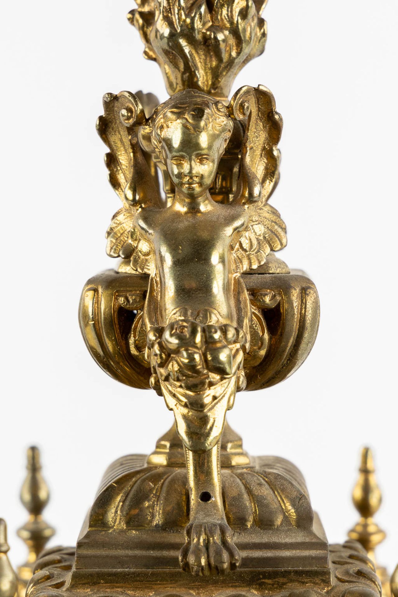A mantle clock, bronze decorated with angels. Circa 1900. (L:21 x W:27 x H:54 cm) - Image 7 of 13