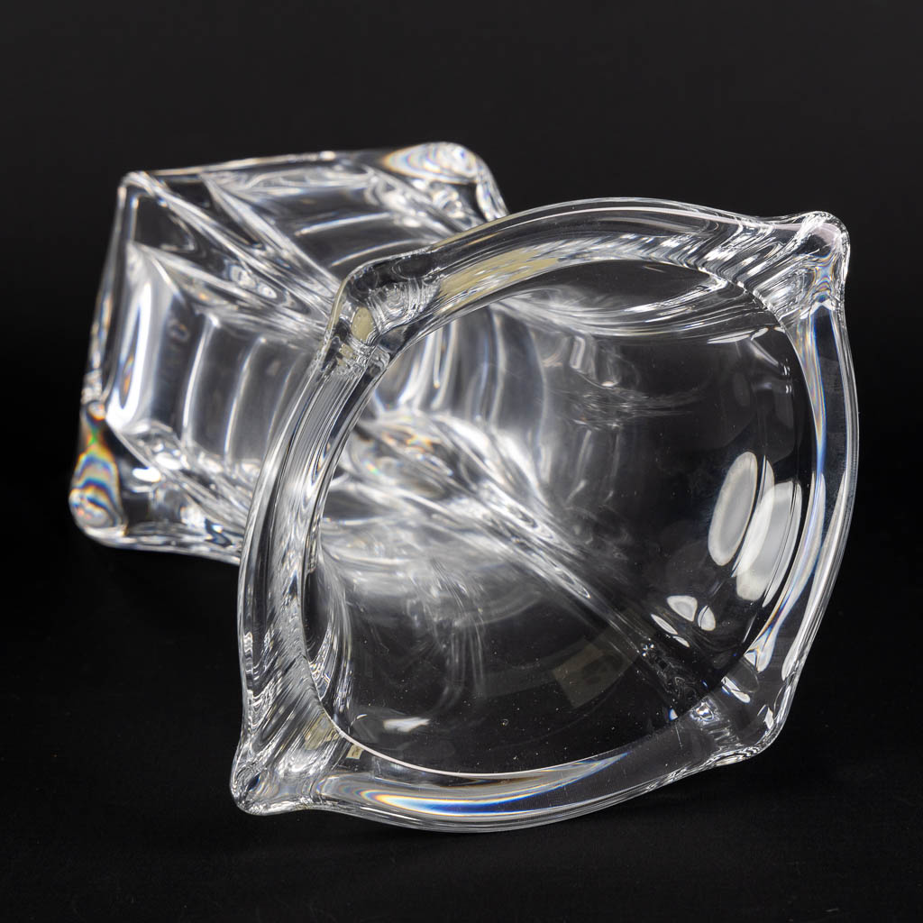 Cristal De Sèvres, a large crystal vase. (L:15 x W:18 x H:28 cm) - Image 11 of 14
