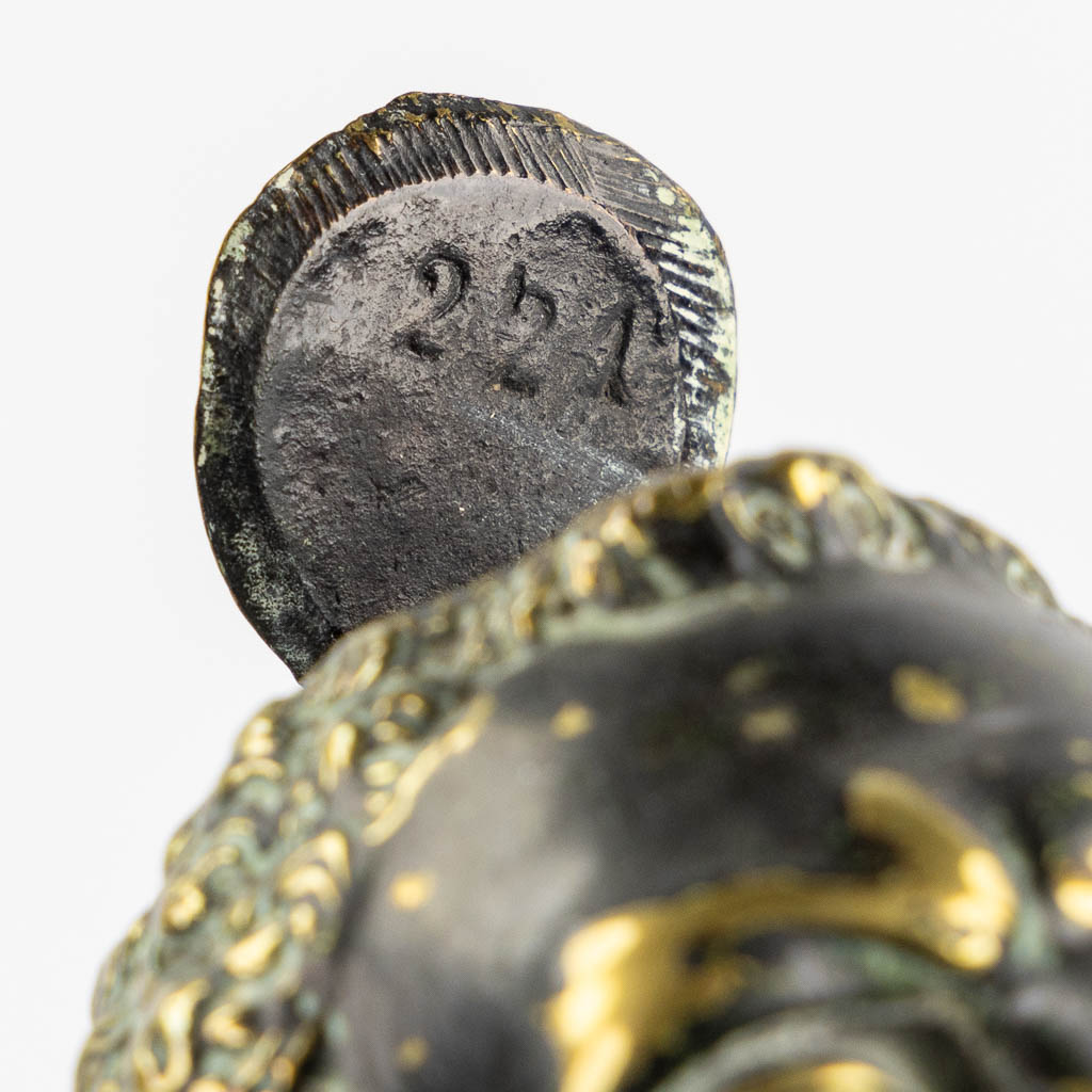 An antique Cigarette or Cigar lighter, polished bronze in the shape of a Blackamoor. 19th/20th C. (L - Image 10 of 11
