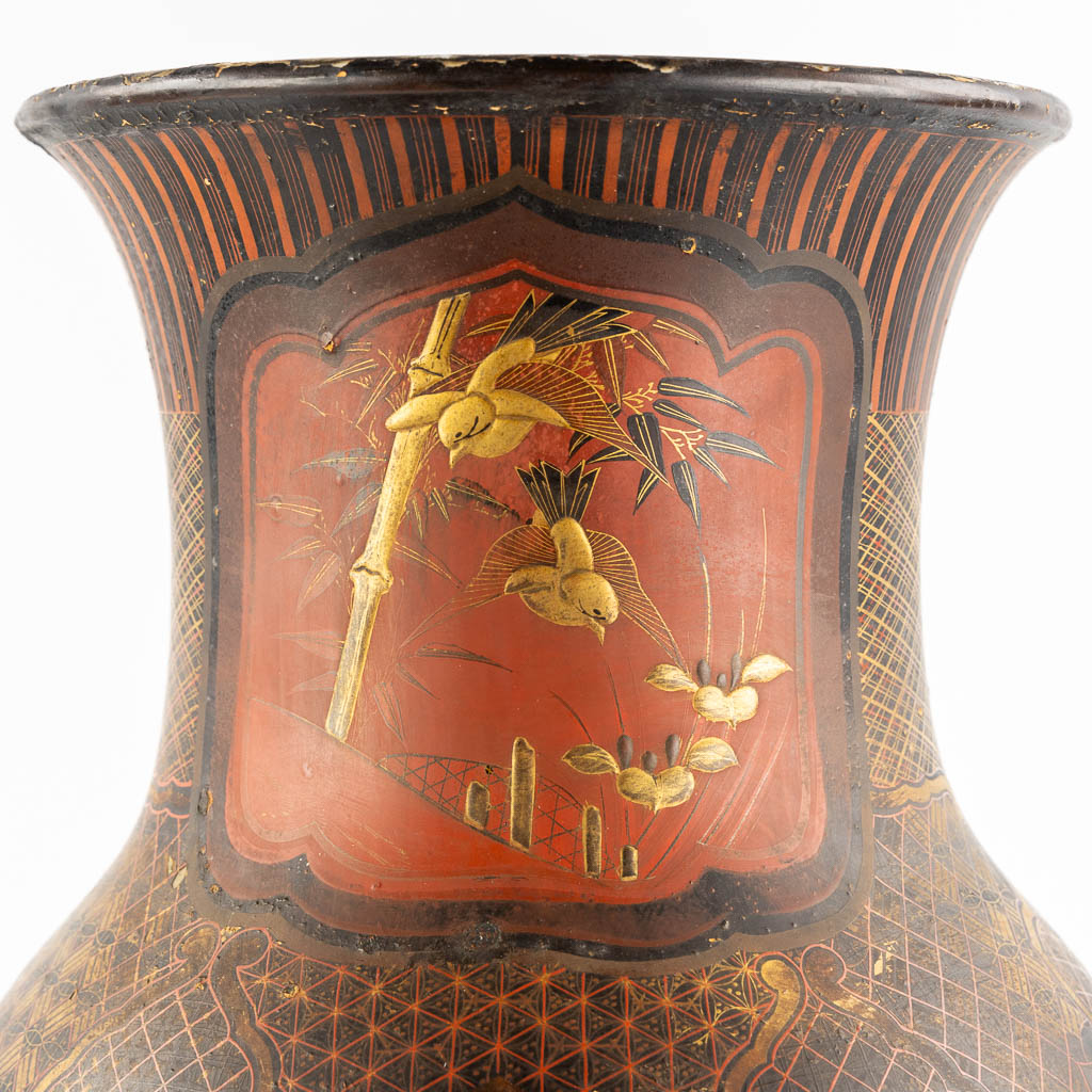 A Japanese porcelain vase, finished with red and gold lacquer. Meij period. (H:61 x D:27 cm) - Image 10 of 14