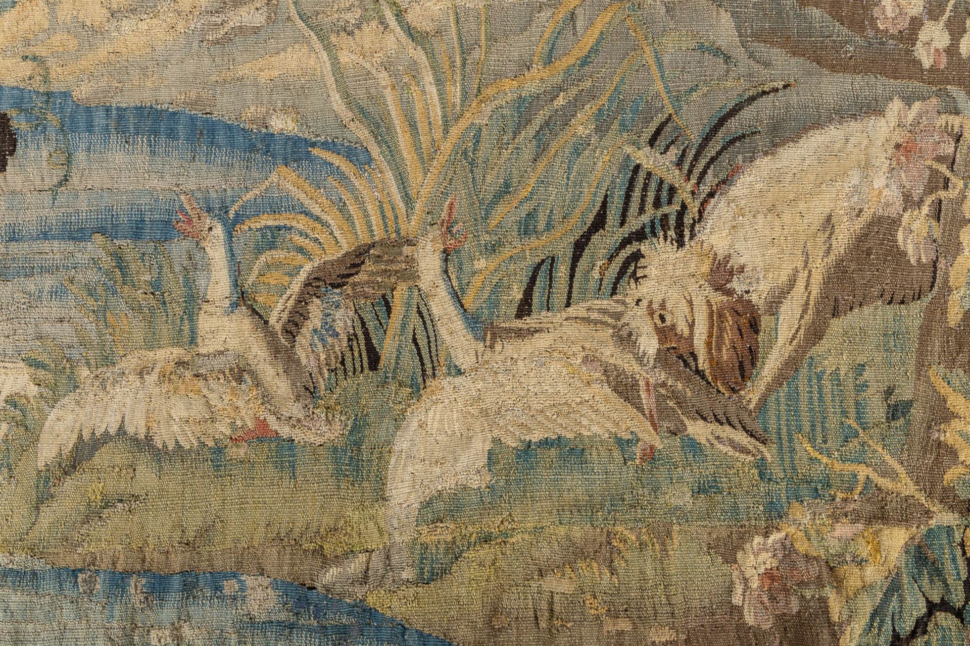 An antique 'Verdure' tapissery, Decorated with a castle, fauna and flora. 17th C. (W:276 x H:277 cm) - Bild 4 aus 10