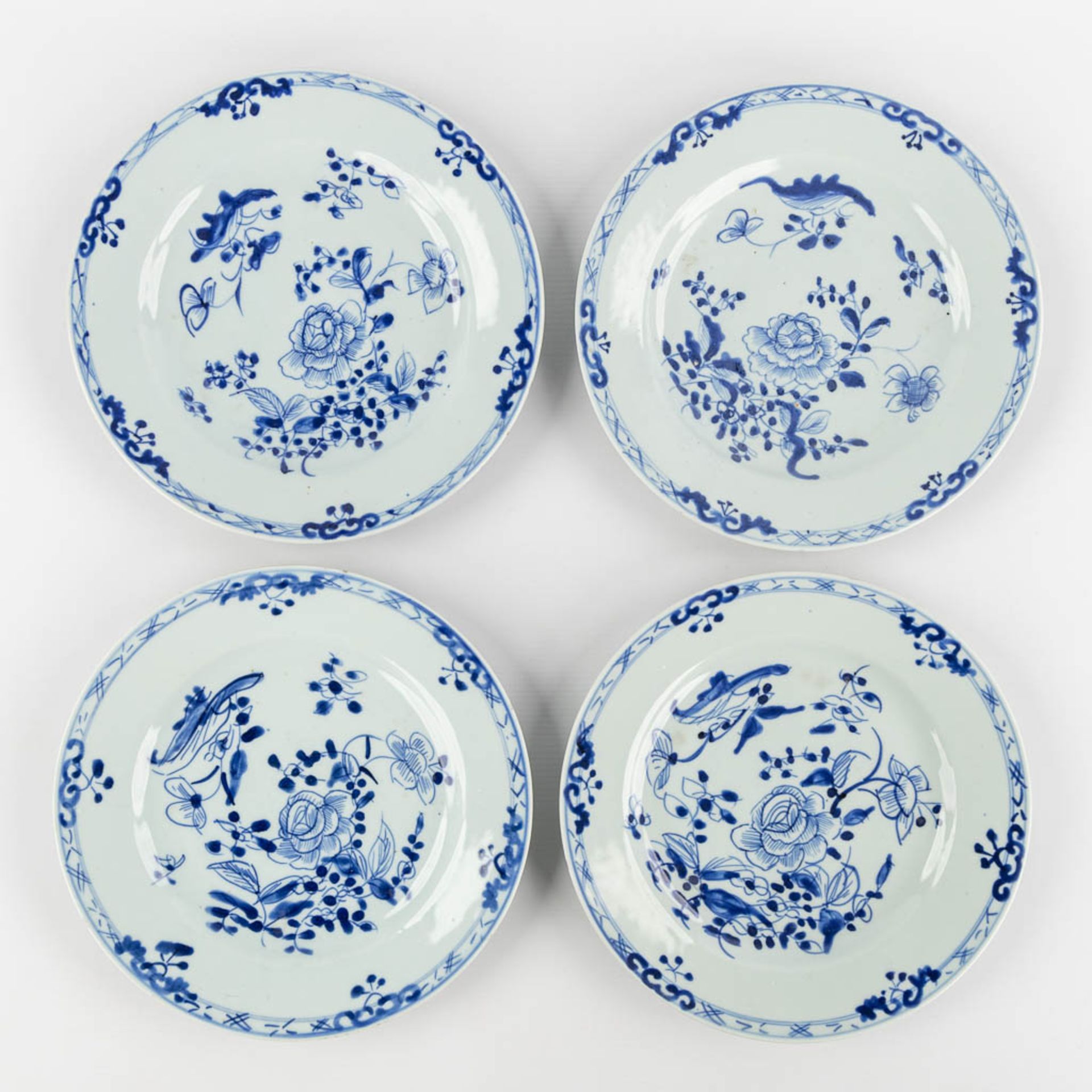 Fifteen Chinese cups, saucers and plates, blue white and Famille Roze. (D:23,4 cm) - Image 3 of 15