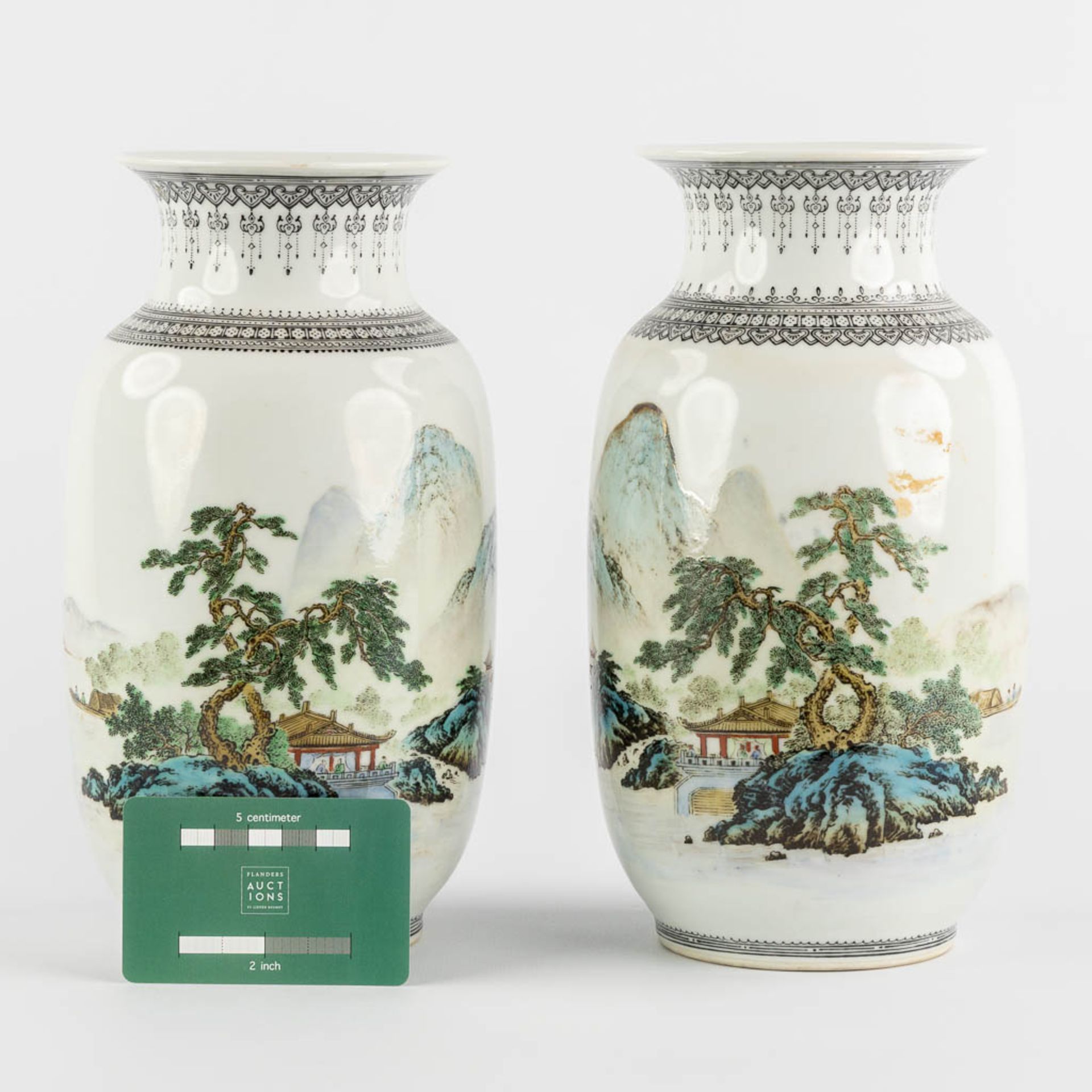 A pair of Chinese vases with a mountain landscape, 20th C. (H:24 x D:14 cm) - Bild 2 aus 12