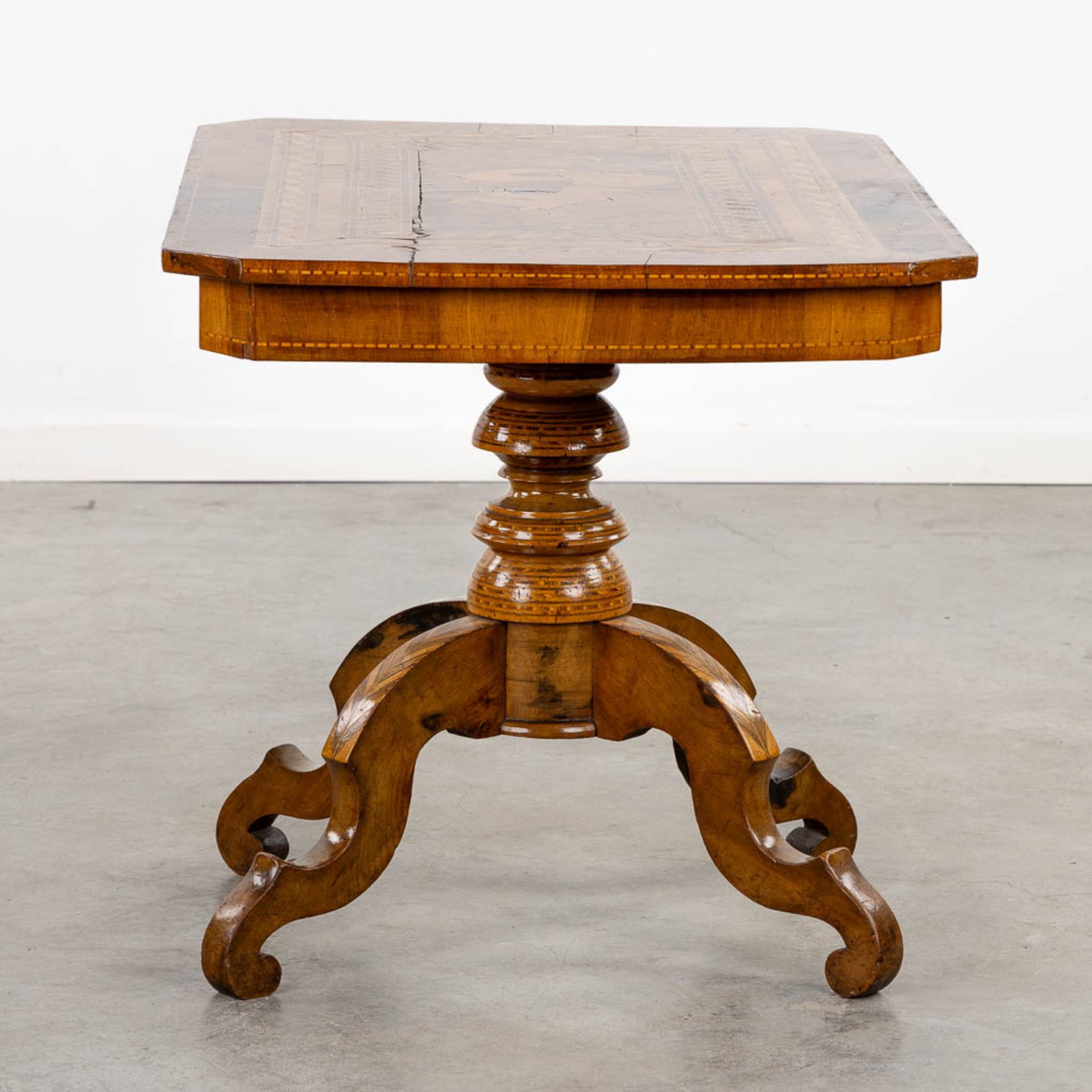 A side table, marquetry inlay with a 'Battle Cart'. 19th C. (L:60 x W:90 x H:62 cm) - Bild 6 aus 12