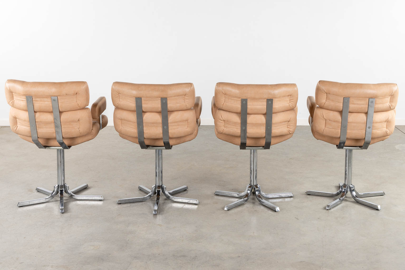 Four vintage office chairs, faux-leather and chromed metal. Circa 1970. (L:63 x W:60 x H:87 cm) - Image 5 of 13