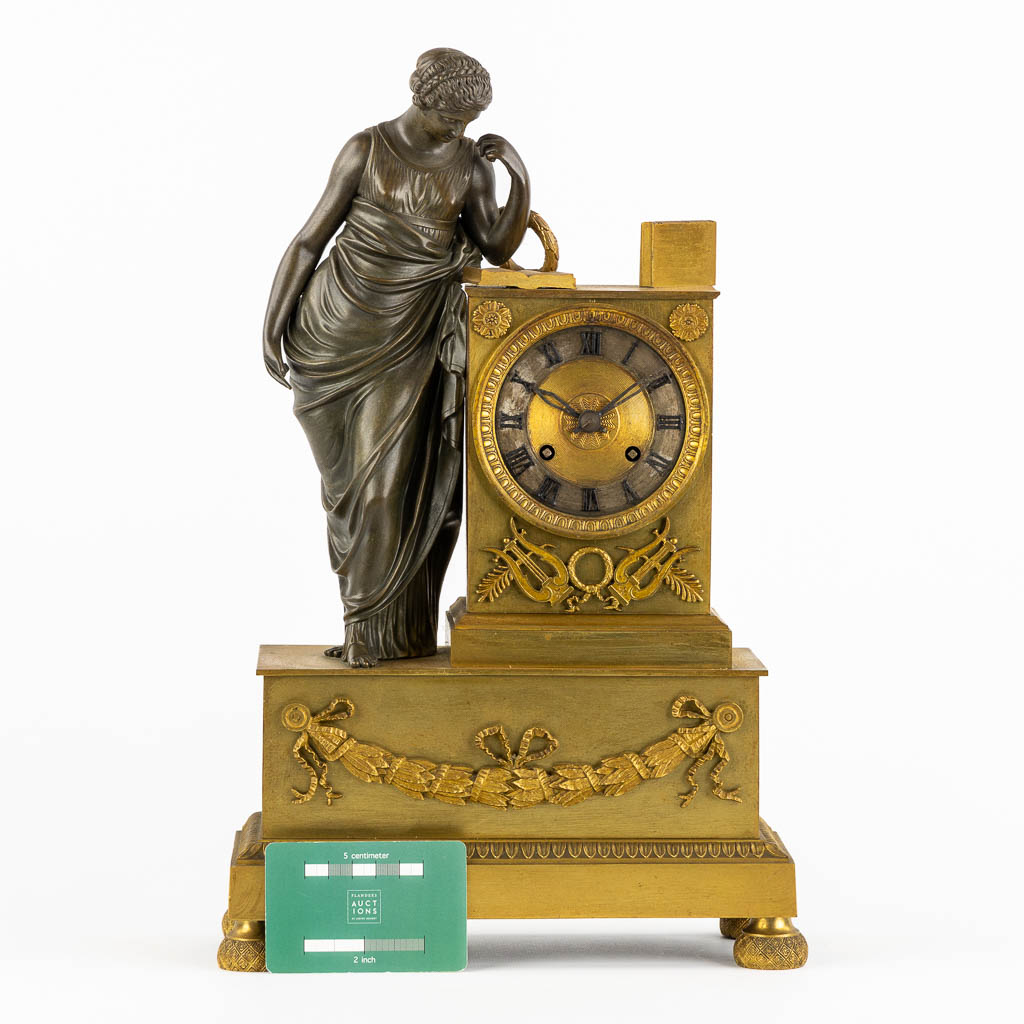 A mantle clock, gilt bronze, Empire. Circa 1800. (L:11,5 x W:26 x H:39,5 cm) - Image 2 of 10
