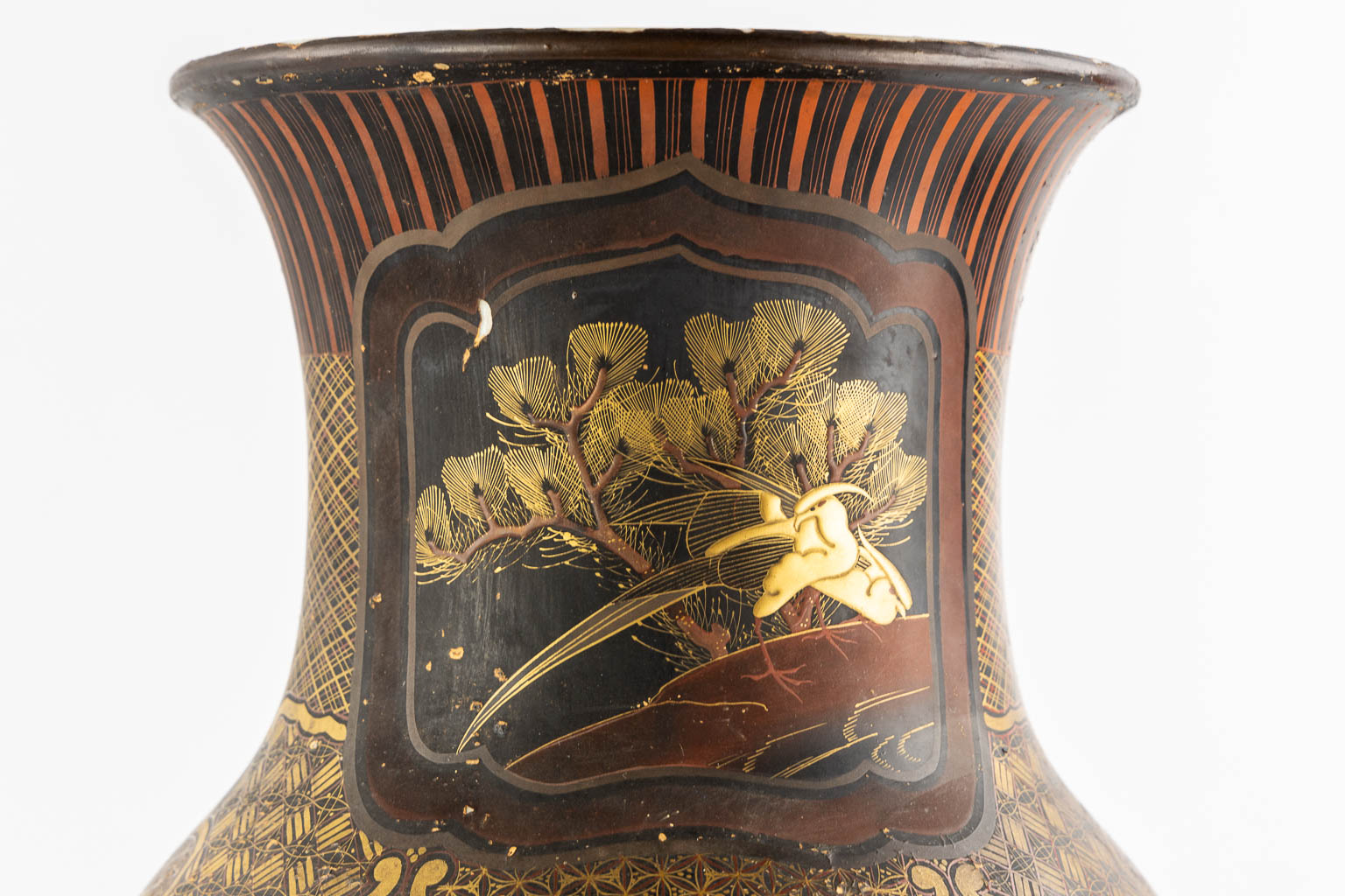 A Japanese porcelain vase, finished with red and gold lacquer. Meij period. (H:61 x D:27 cm) - Image 12 of 14