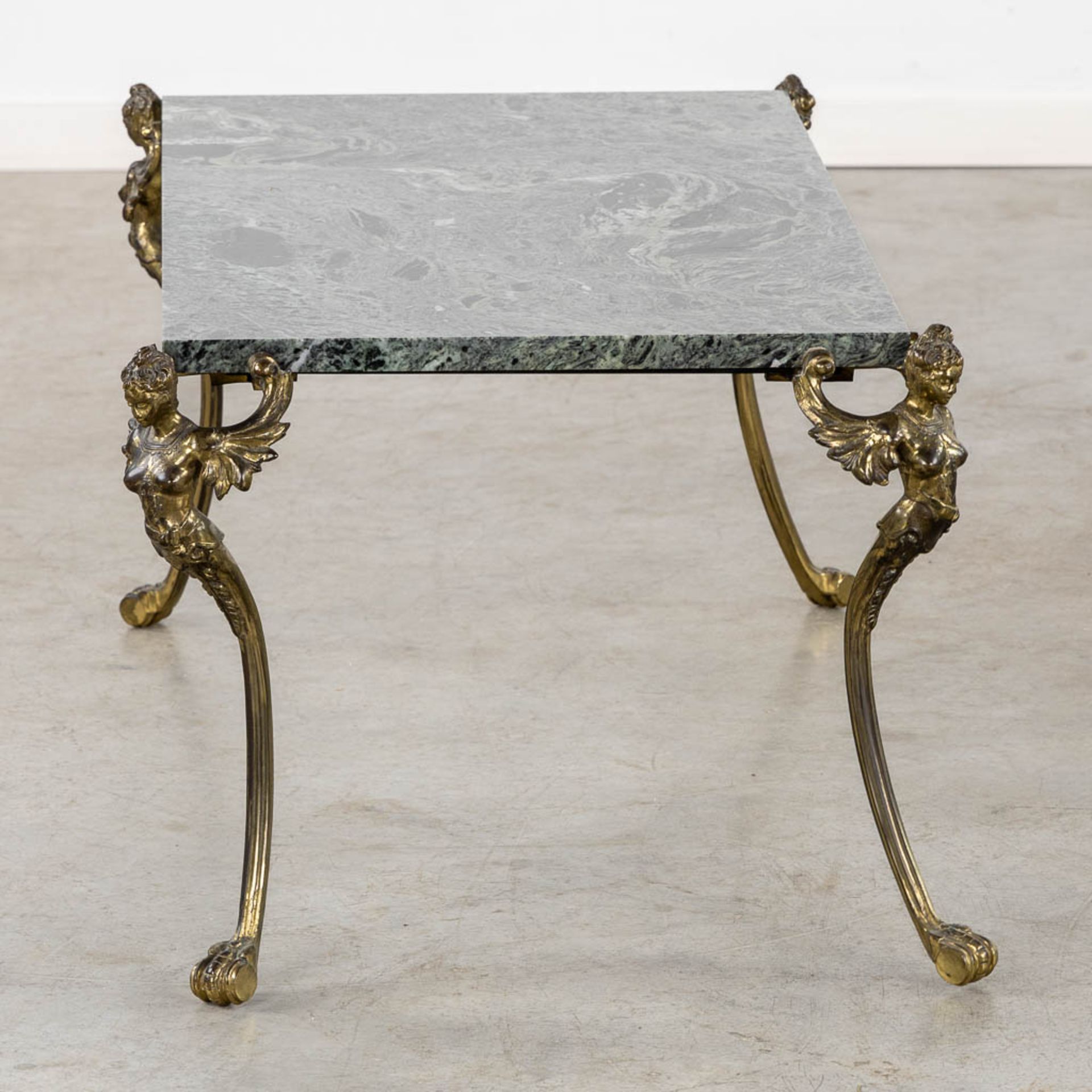 A marble and bronze coffee table, added a floorlamp. Circa 1960. (L:52 x W:101 x H:41 cm) - Bild 13 aus 19
