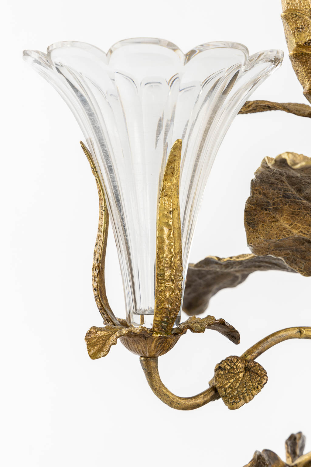 An 'Epergne' or 'Table Centerpiece', bronze and glass trumpet vases. (H:71 x D:44 cm) - Image 7 of 11